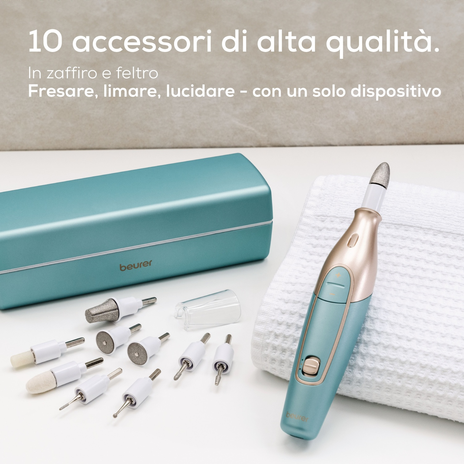 Un set di fresa per unghie con accessori, custodia e manipolo turchese e oro.