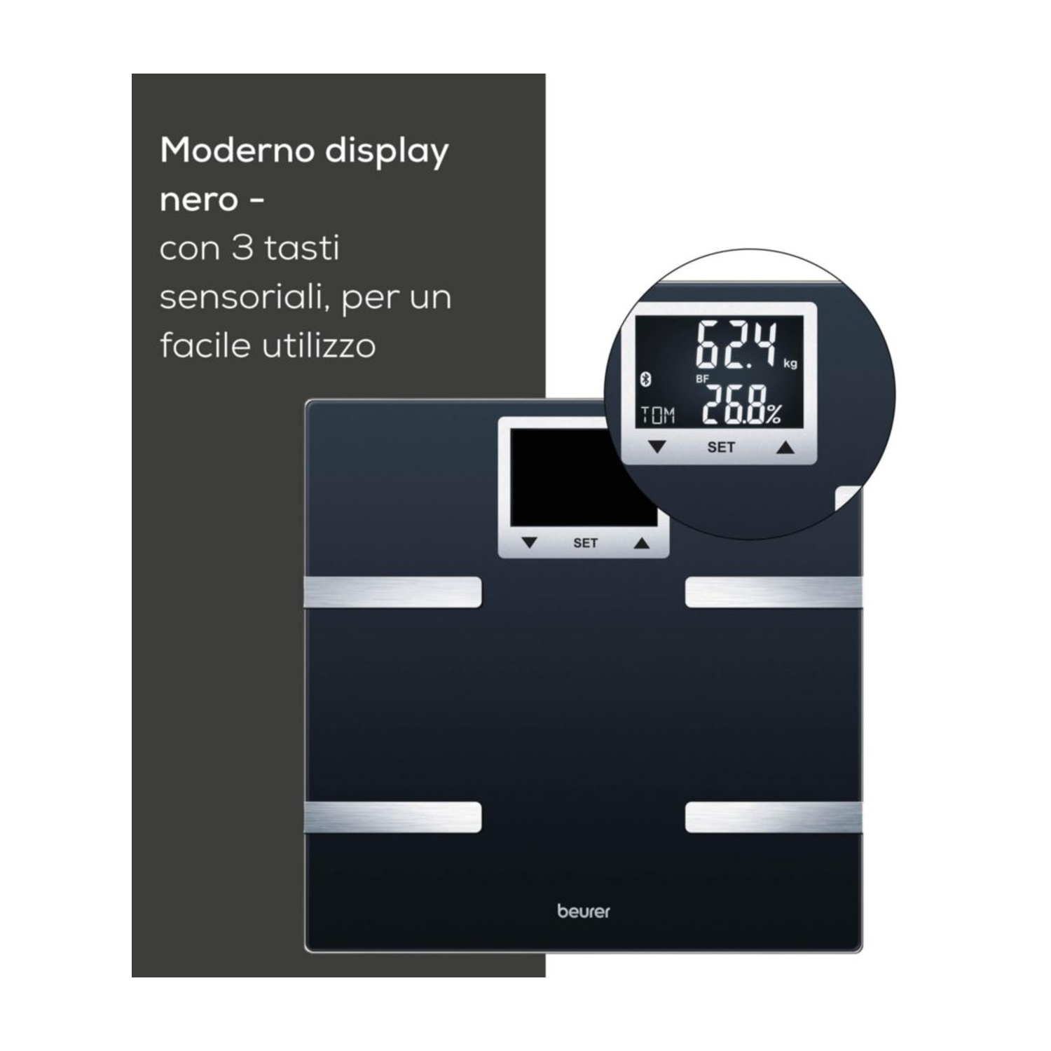 Bilancia digitale nera mostra peso e grasso corporeo.