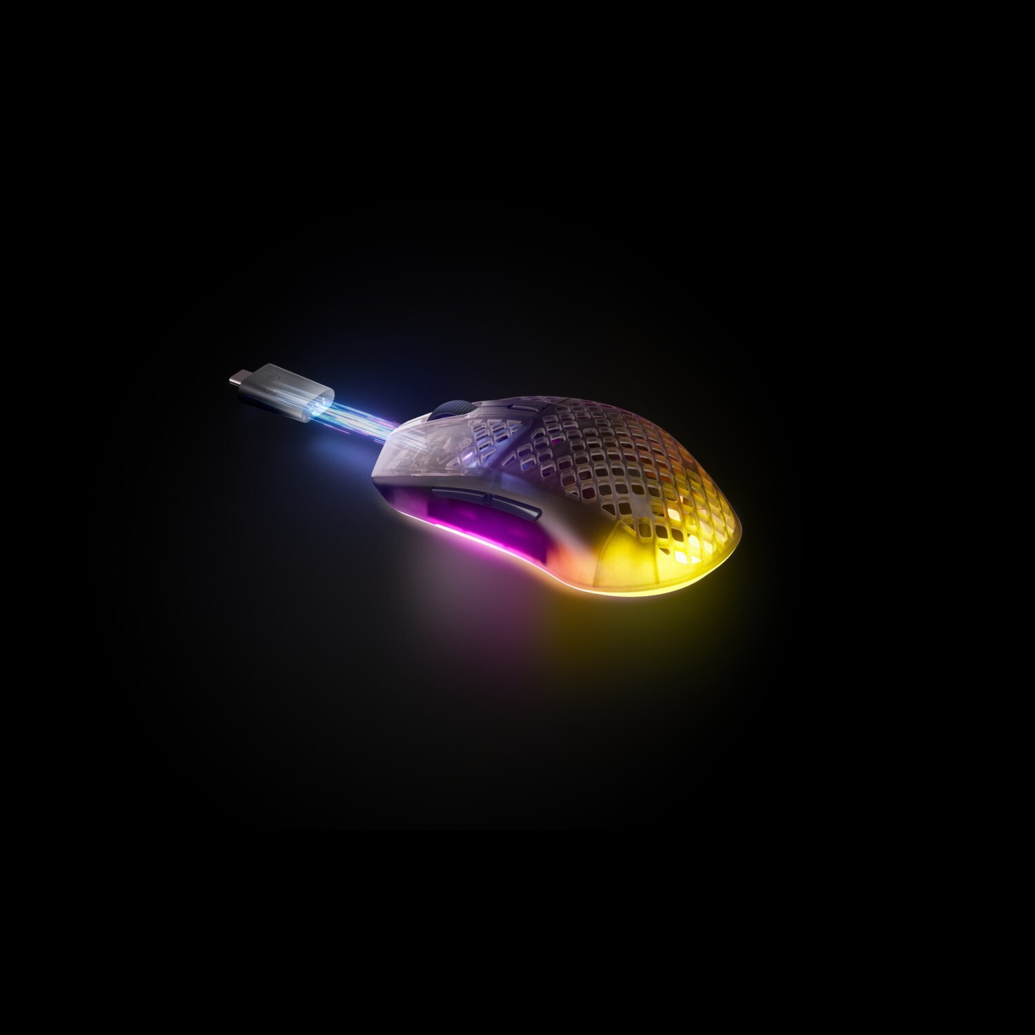Un mouse da gaming luminoso con cavo, su sfondo nero.