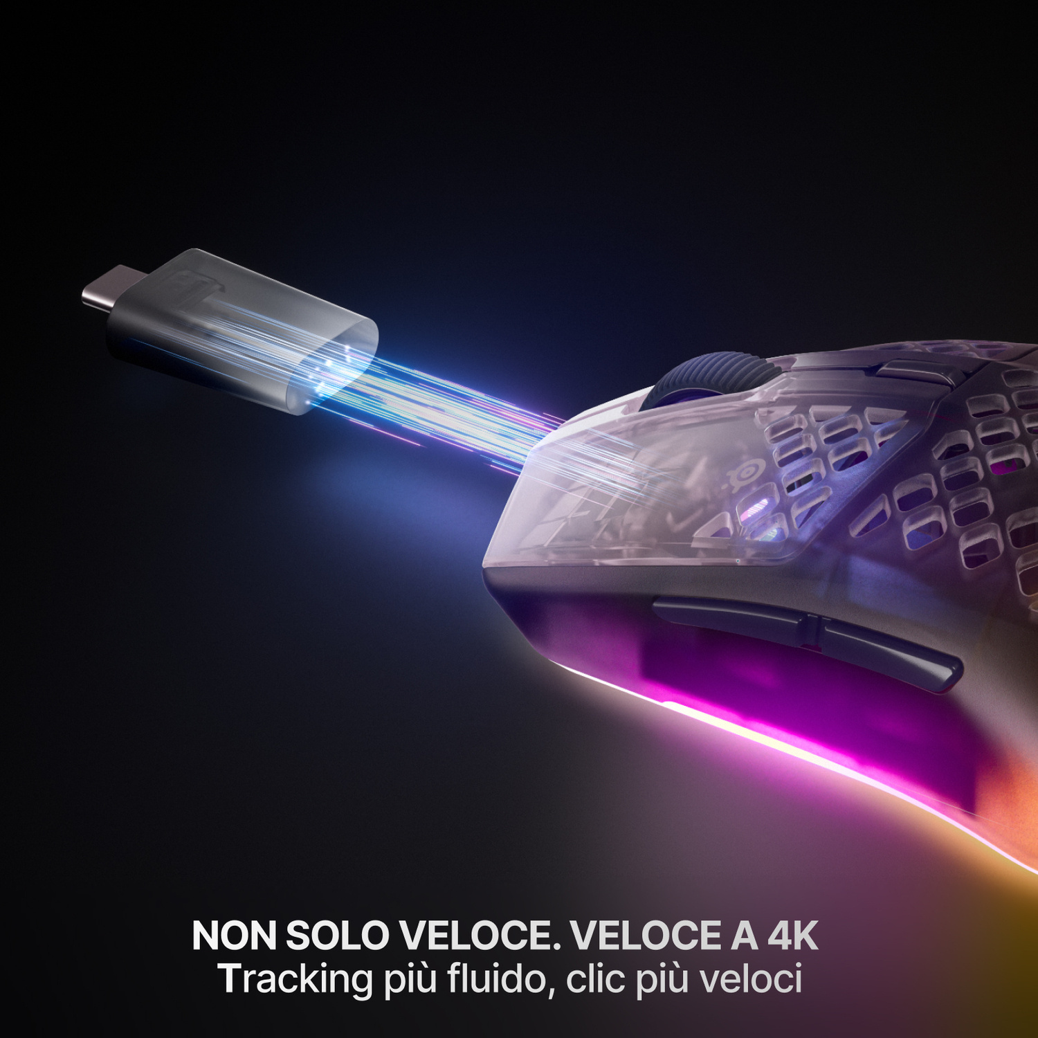 Un dongle USB-C si collega a un mouse da gaming con illuminazione RGB.