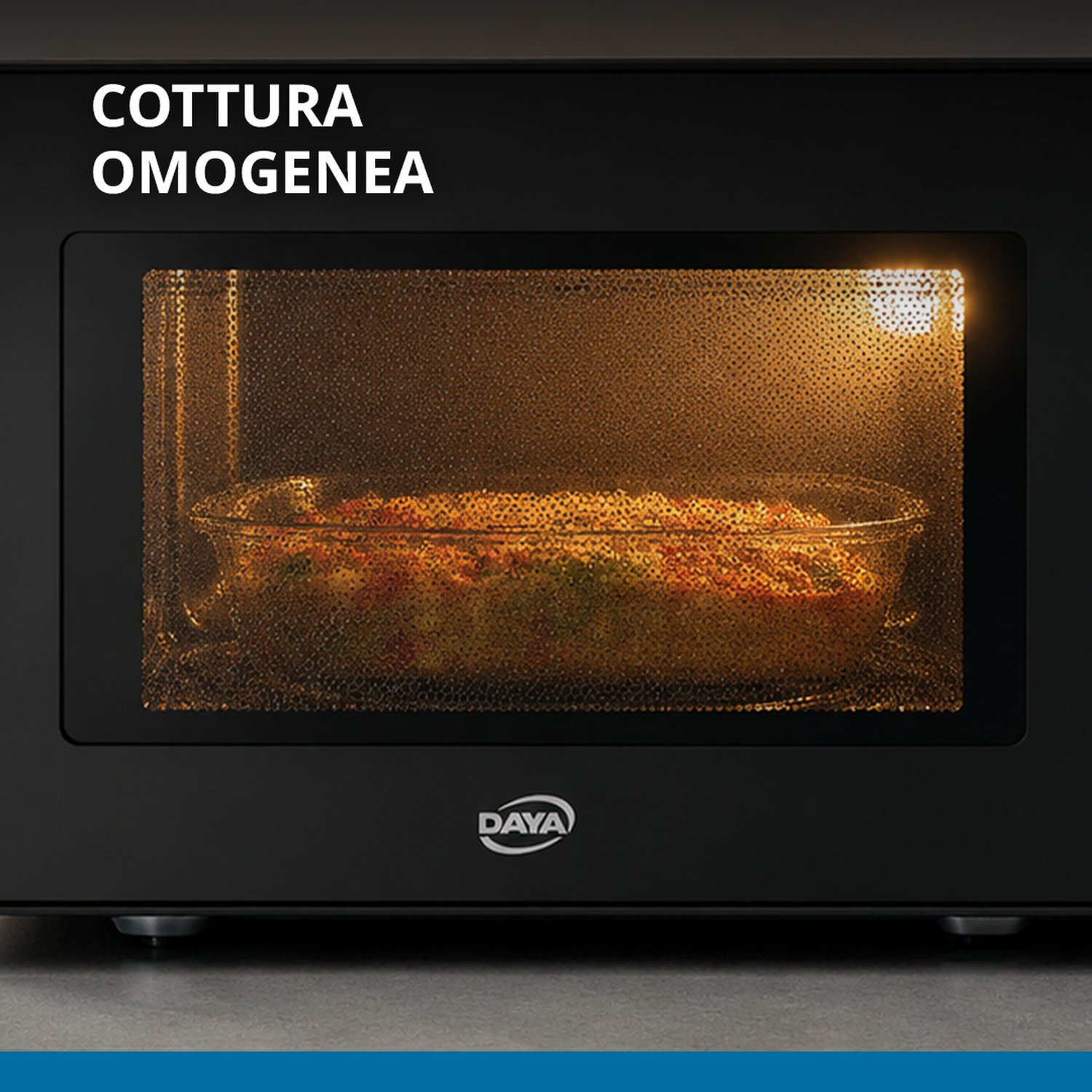 Interno microonde nero Daya con cibo illuminato in una pirofila di vetro.