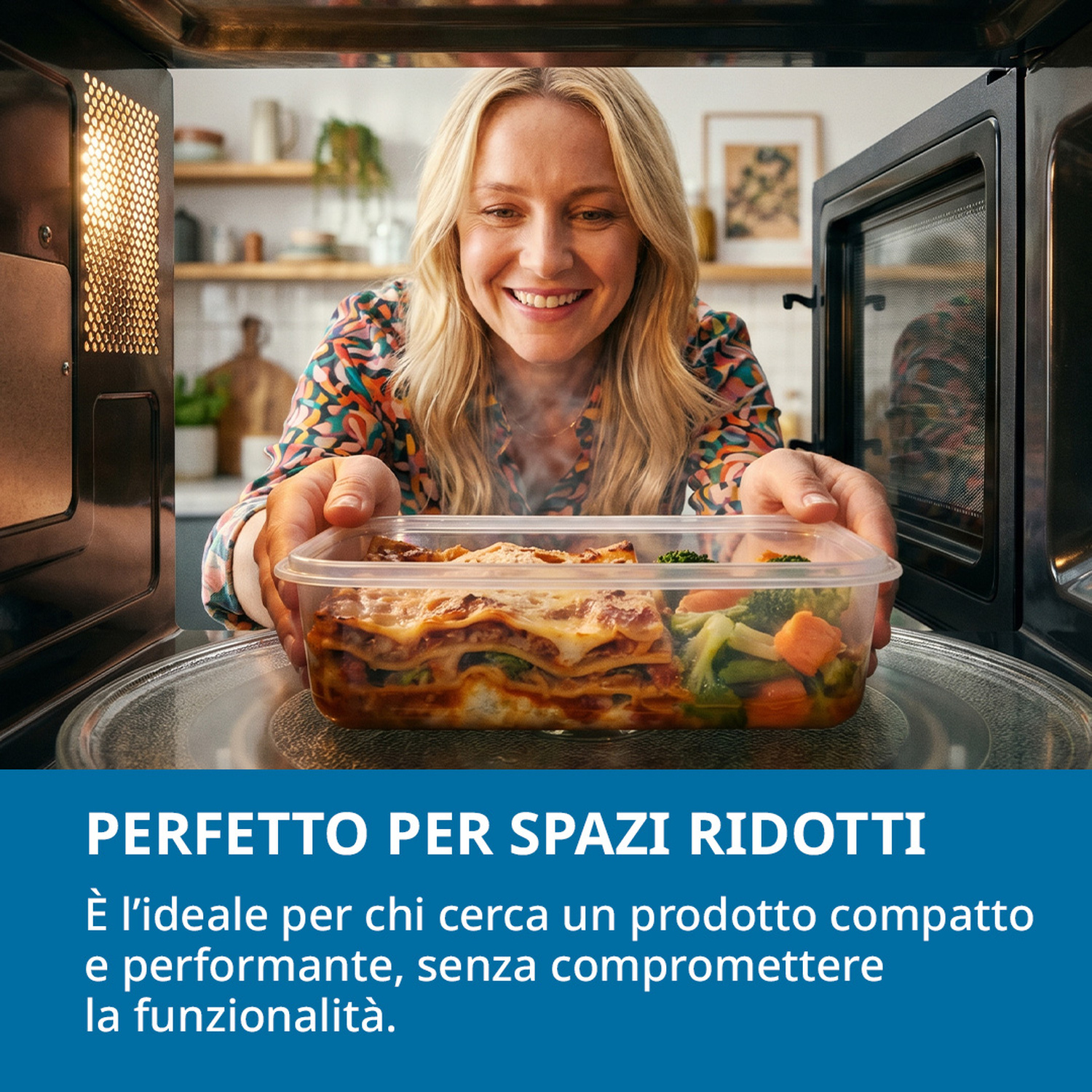 Donna toglie lasagne e verdure dal microonde. Cucina sullo sfondo.