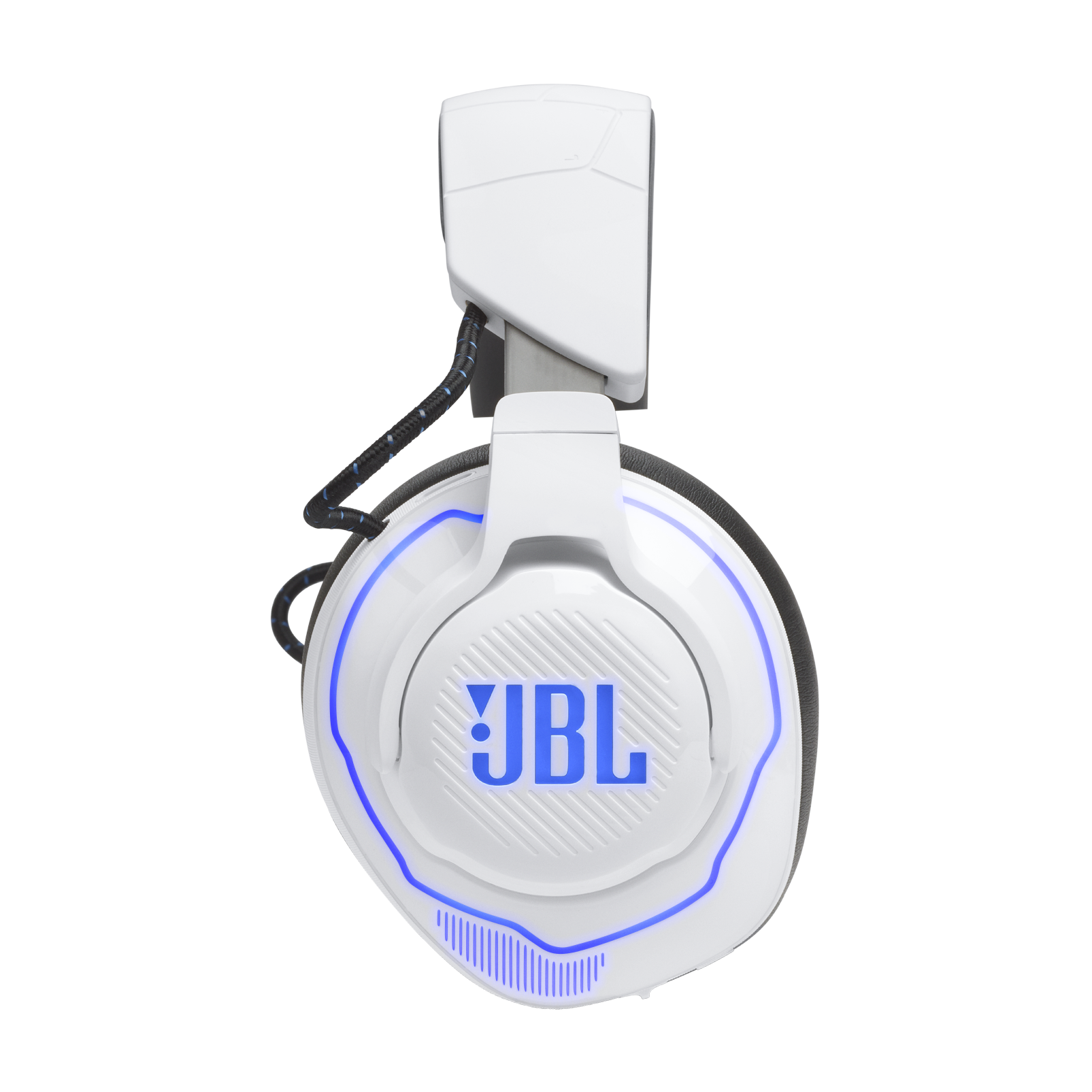 Białe słuchawki JBL z niebieskim podświetleniem i czarnym kablem.