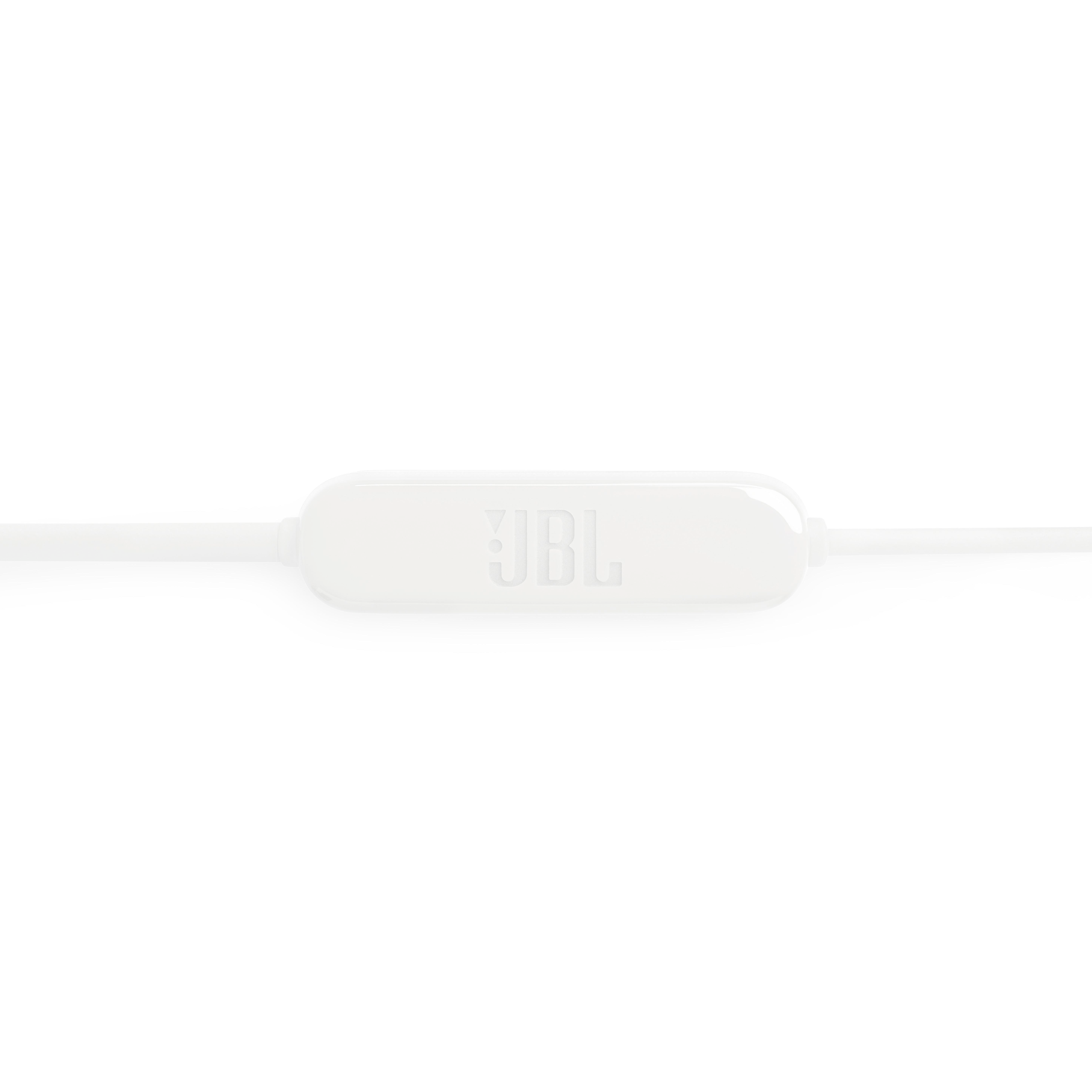 Białe logo JBL na białym kablu słuchawek.