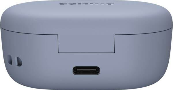 Zamknięte, matowe, jasnoniebieskie etui ładujące z portem USB-C.