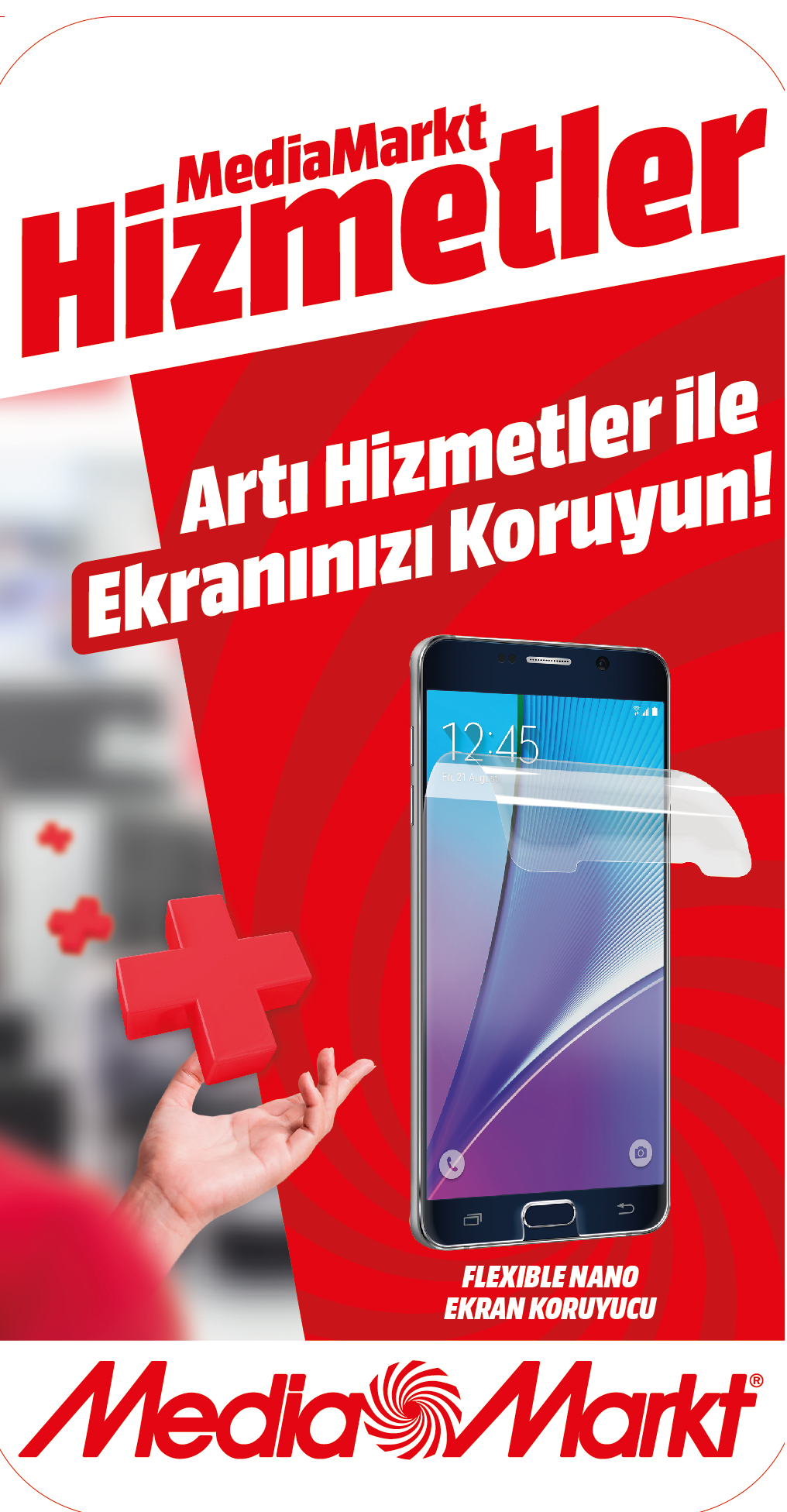 Bir el akıllı telefonun üzerinde ekran koruyucu tutuyor. Üstte MediaMarkt logosu.