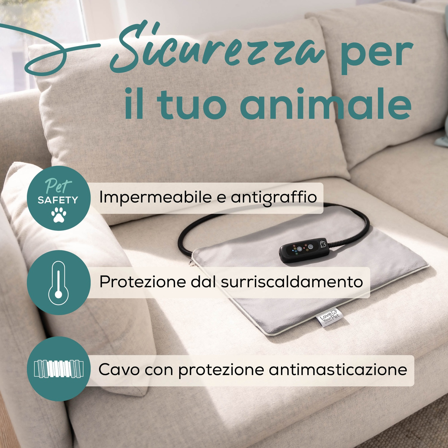 Cuscino riscaldante grigio per animali con cavo e controller su divano.
