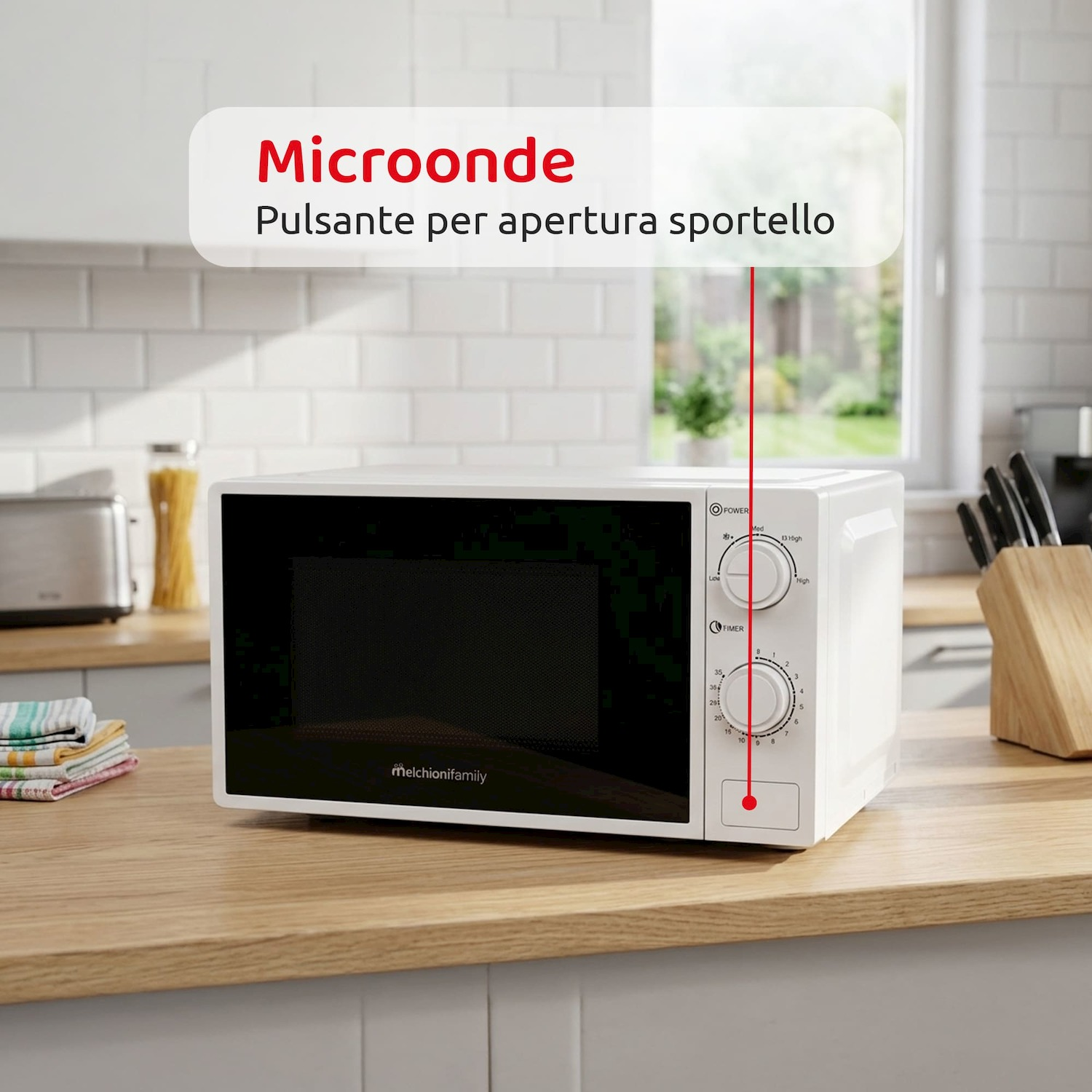 Forno a microonde bianco con manopole e timer su un bancone da cucina.
