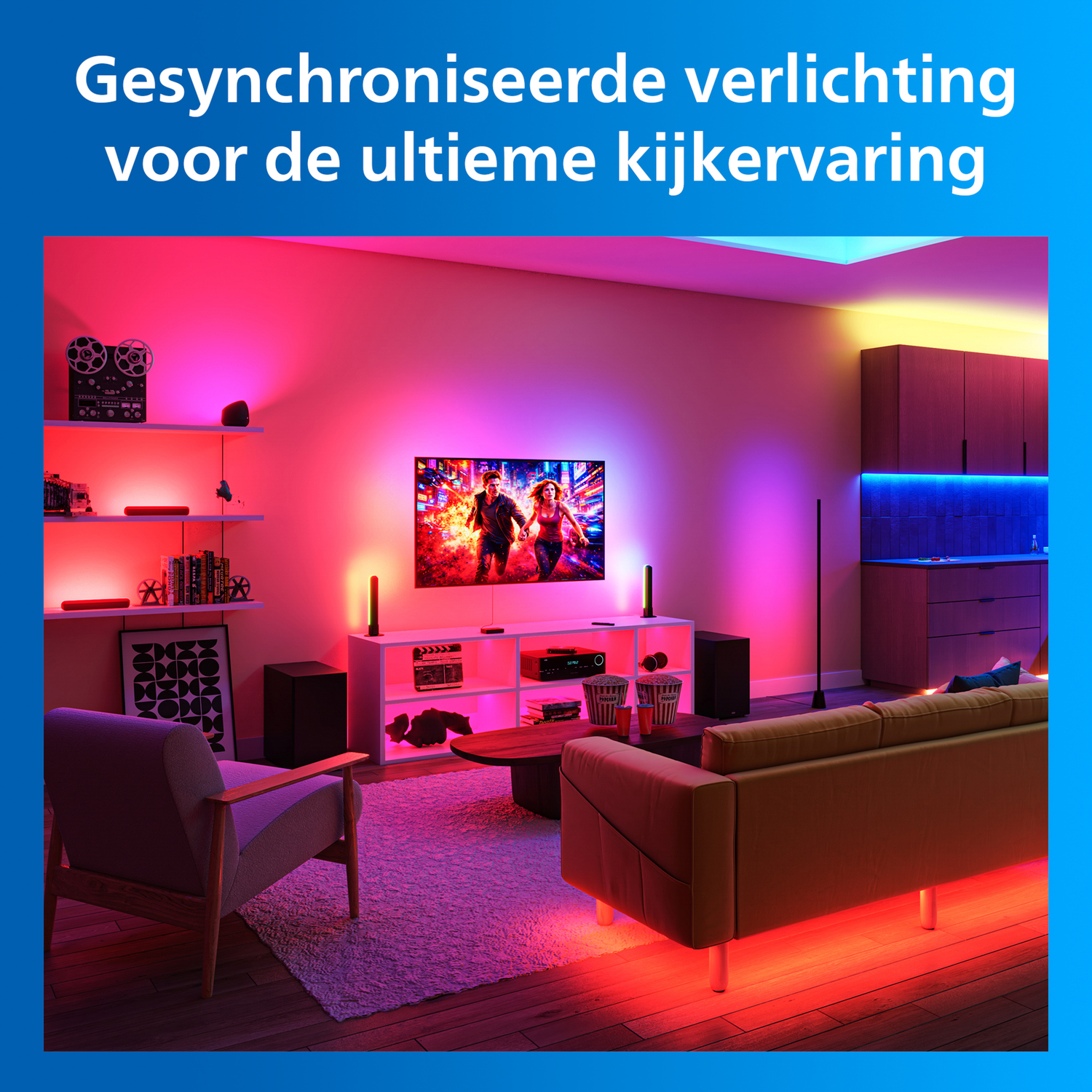 Een woonkamer met gekleurde verlichting gesynchroniseerd met de tv.
