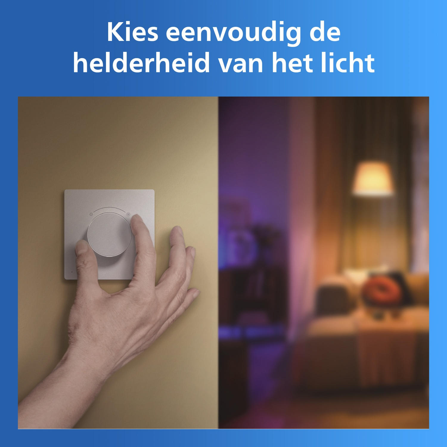 Een hand draait een dimmer op een muur, ernaast een vage kamer.