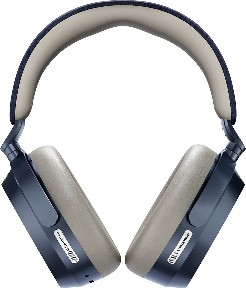 Cuffie blu scuro con padiglioni color cuoio e archetto imbottito. Logo Sennheiser.