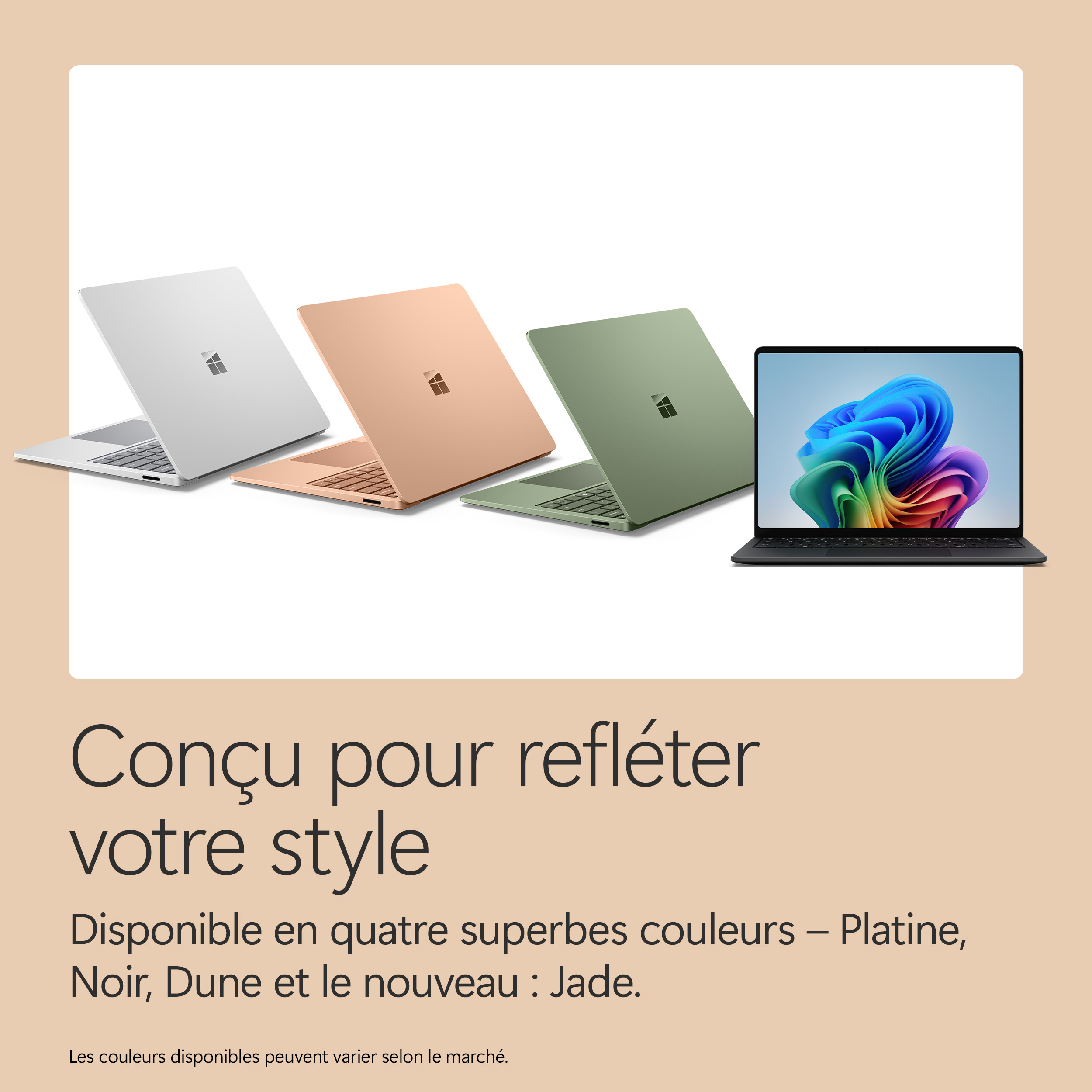 Trois ordinateurs portables en argent, or rose et vert. Un quatrième affiche un économiseur d'écran coloré.
