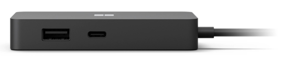 Schwarzer USB-Hub mit einem USB-A- und einem USB-C-Anschluss.