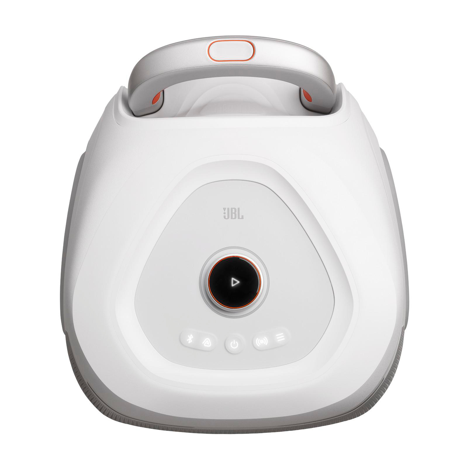 Ein weißer JBL-Lautsprecher mit silbernem Griff und orangefarbenen Akzenten.