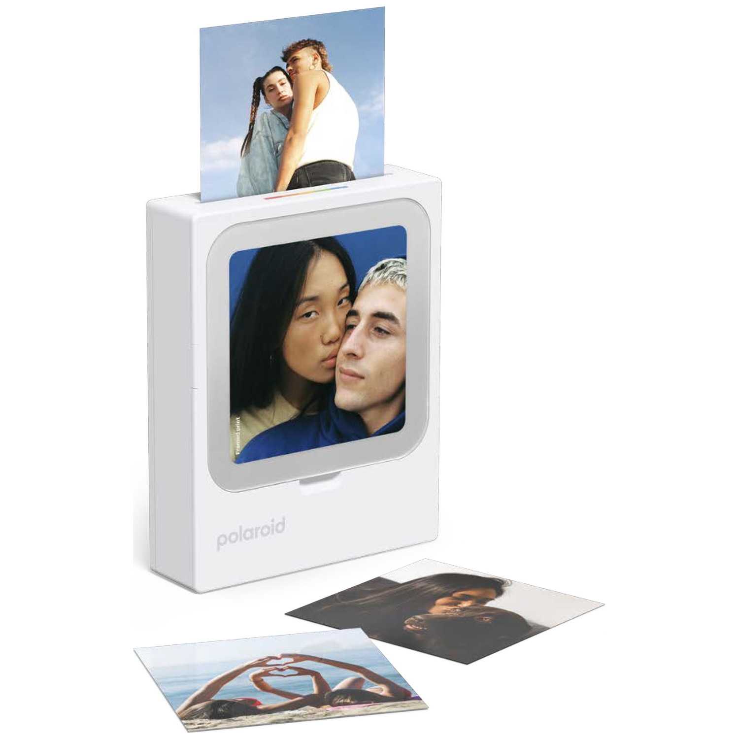 Une imprimante Polaroid blanche affiche des photos de couples, avec des cœurs de mains.