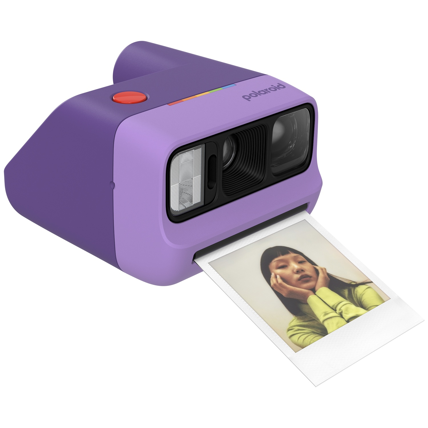 Un appareil photo Polaroid violet avec un bouton rouge éjecte une photo.