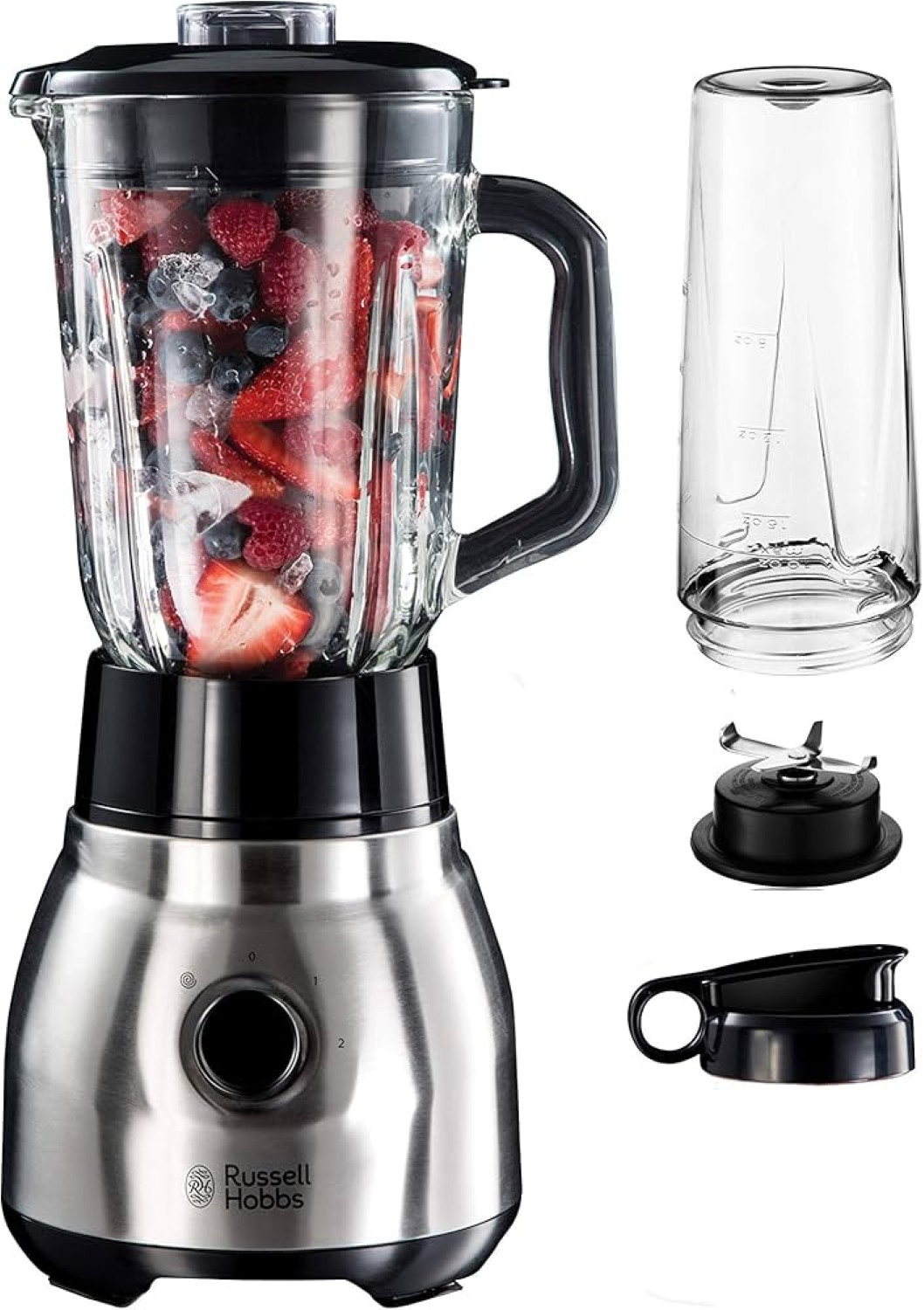 Srebrny blender z szklanym dzbankiem wypełnionym jagodami i truskawkami.