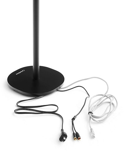 Une base de lampe noire avec des câbles : un câble noir, un câble gris avec prise et deux connecteurs RCA.