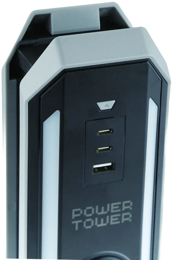 Ein schwarzes und graues Power Tower Ladegerät mit USB-Anschlüssen.