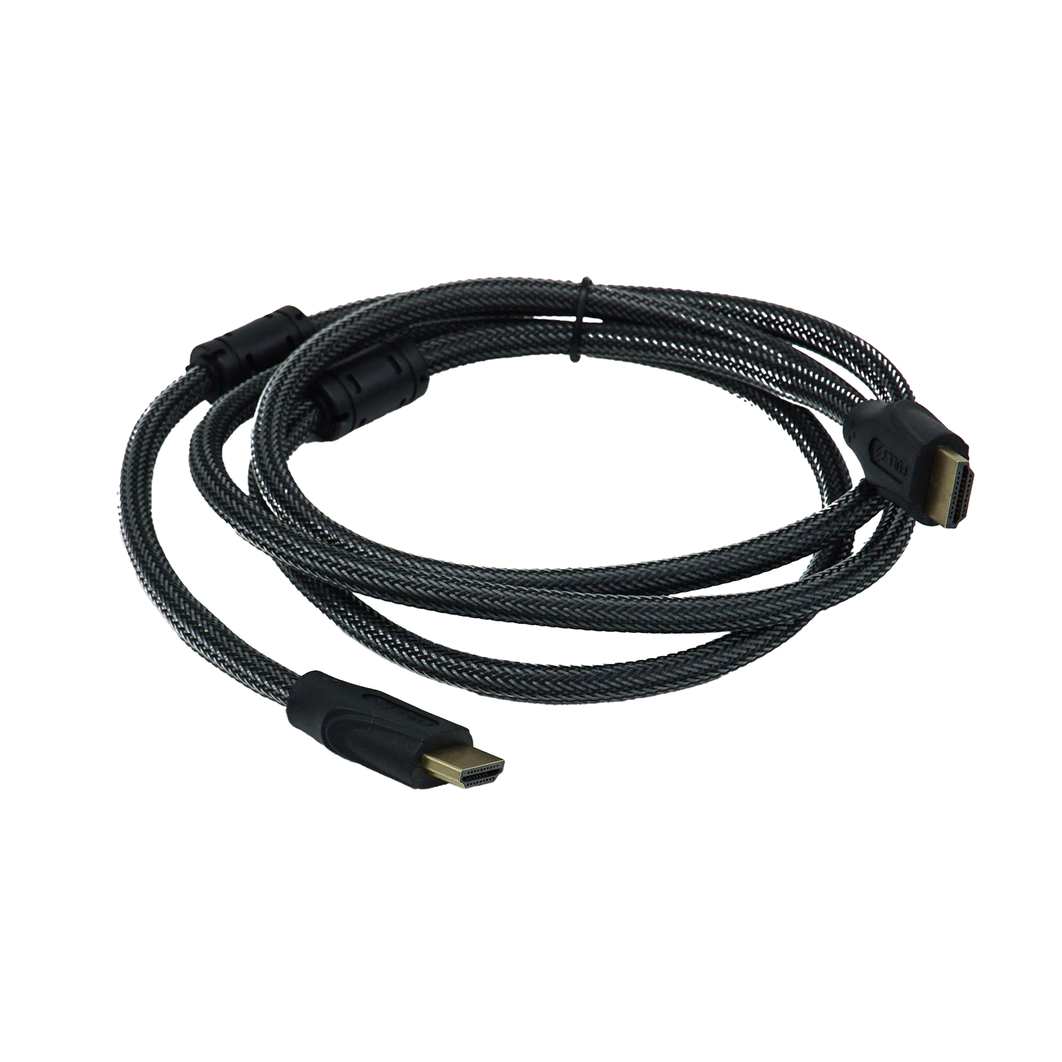 Altın konektörlü siyah örgülü HDMI kablosu, beyaz arka plan üzerinde.