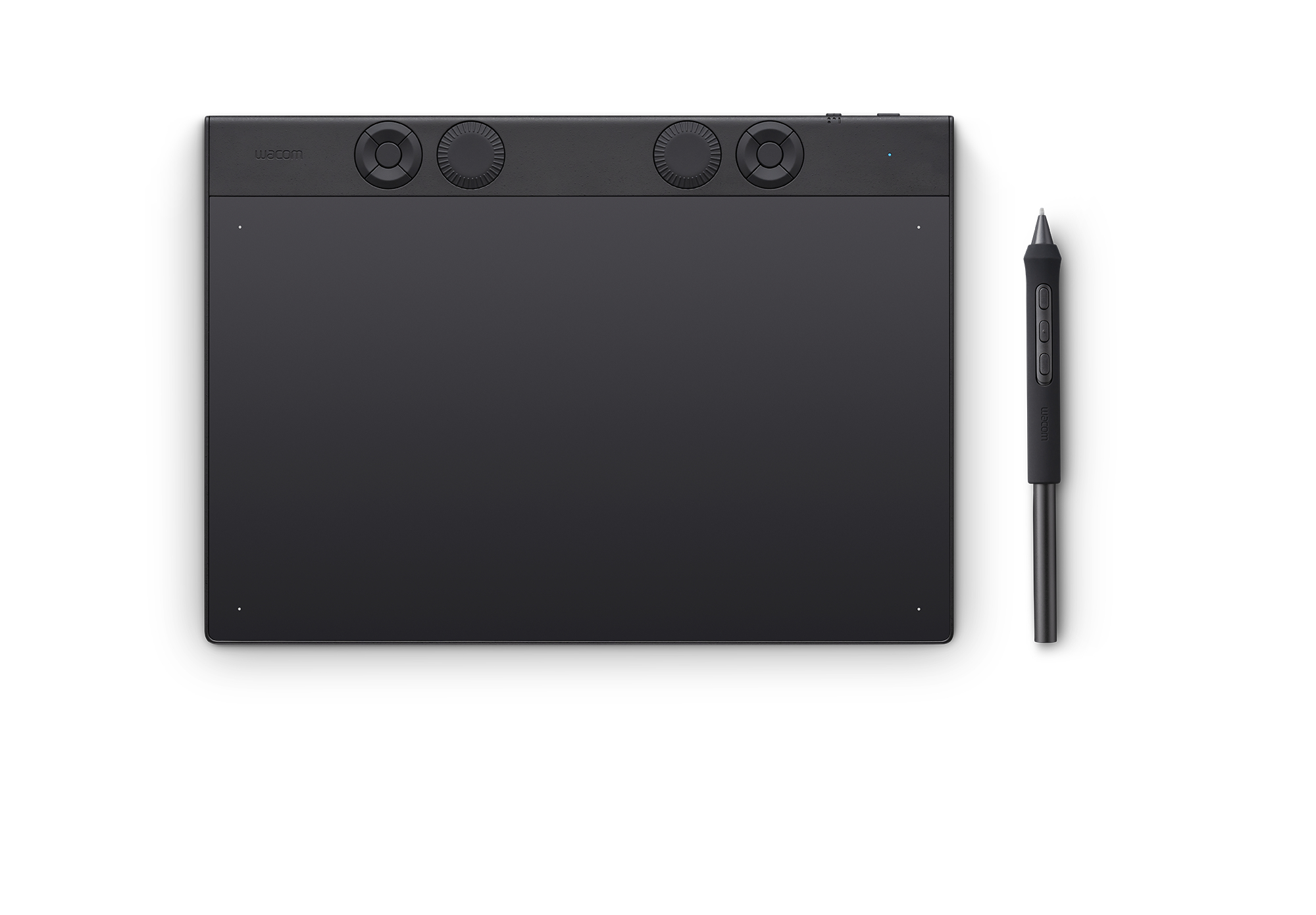 Schwarzes Wacom-Zeichenbrett mit Stift, auf weißem Hintergrund.