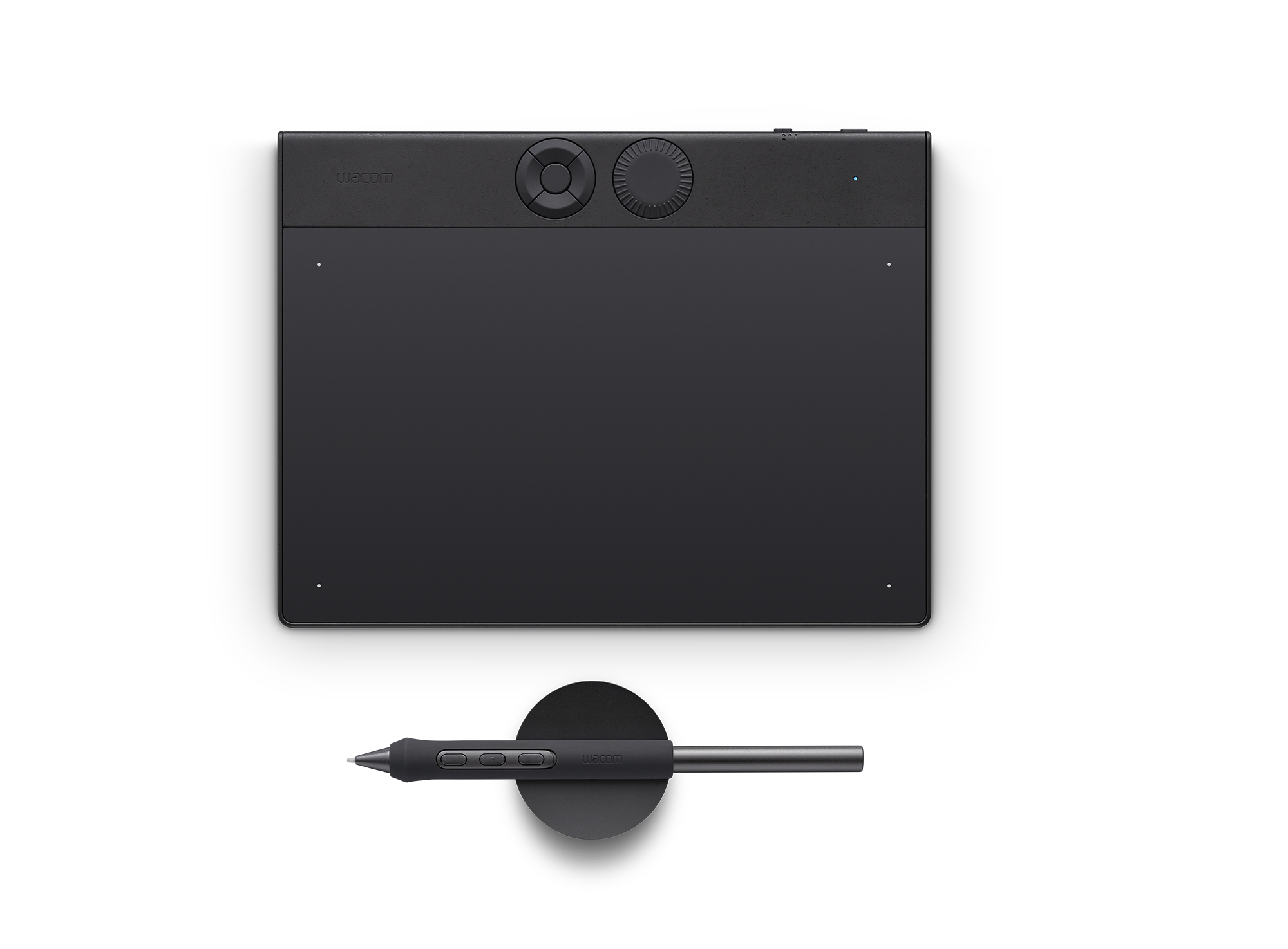 Ein schwarzes Wacom Grafiktablett mit Stift auf weißem Hintergrund.
