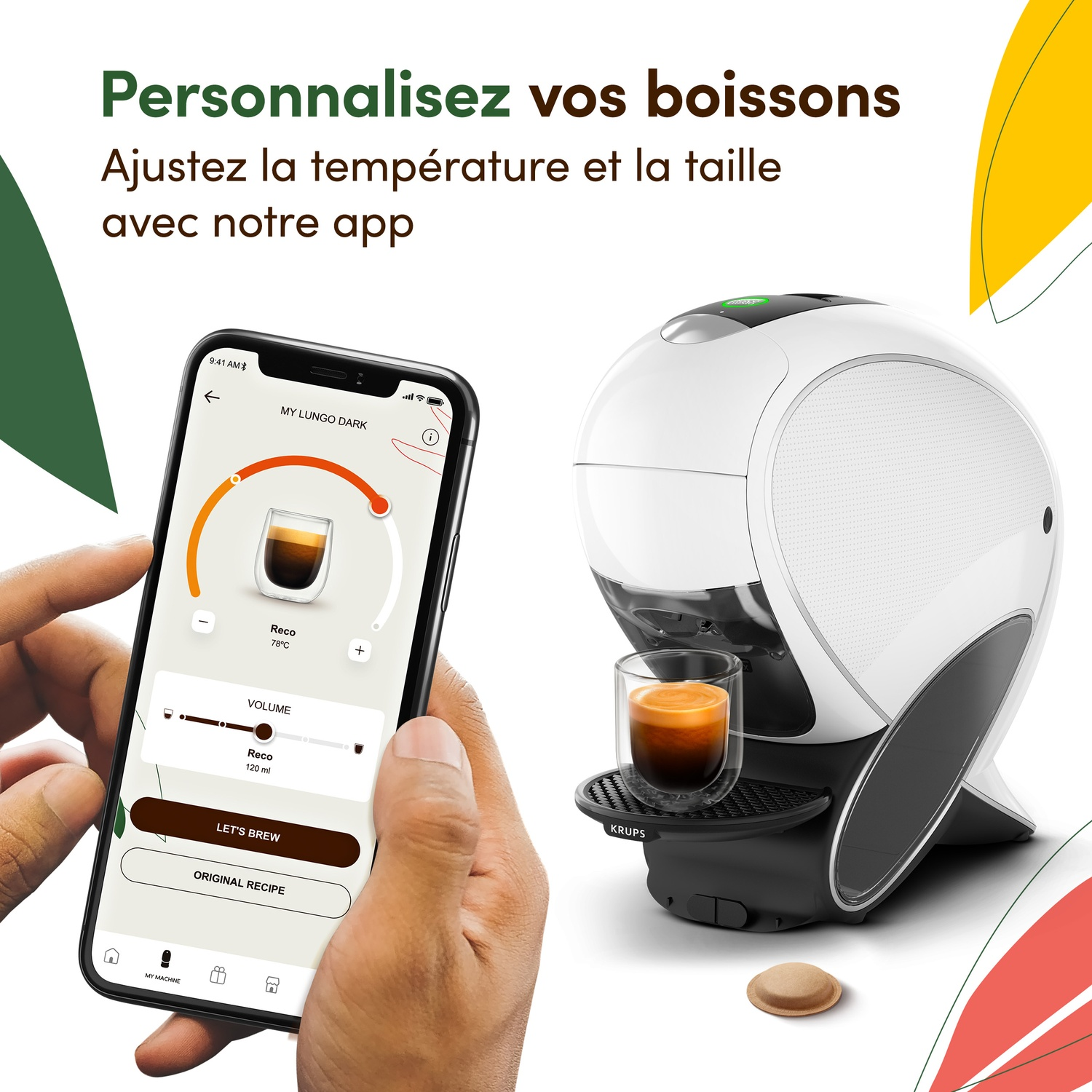 Une machine à café blanche avec un expresso dans un verre et une application sur un téléphone.
