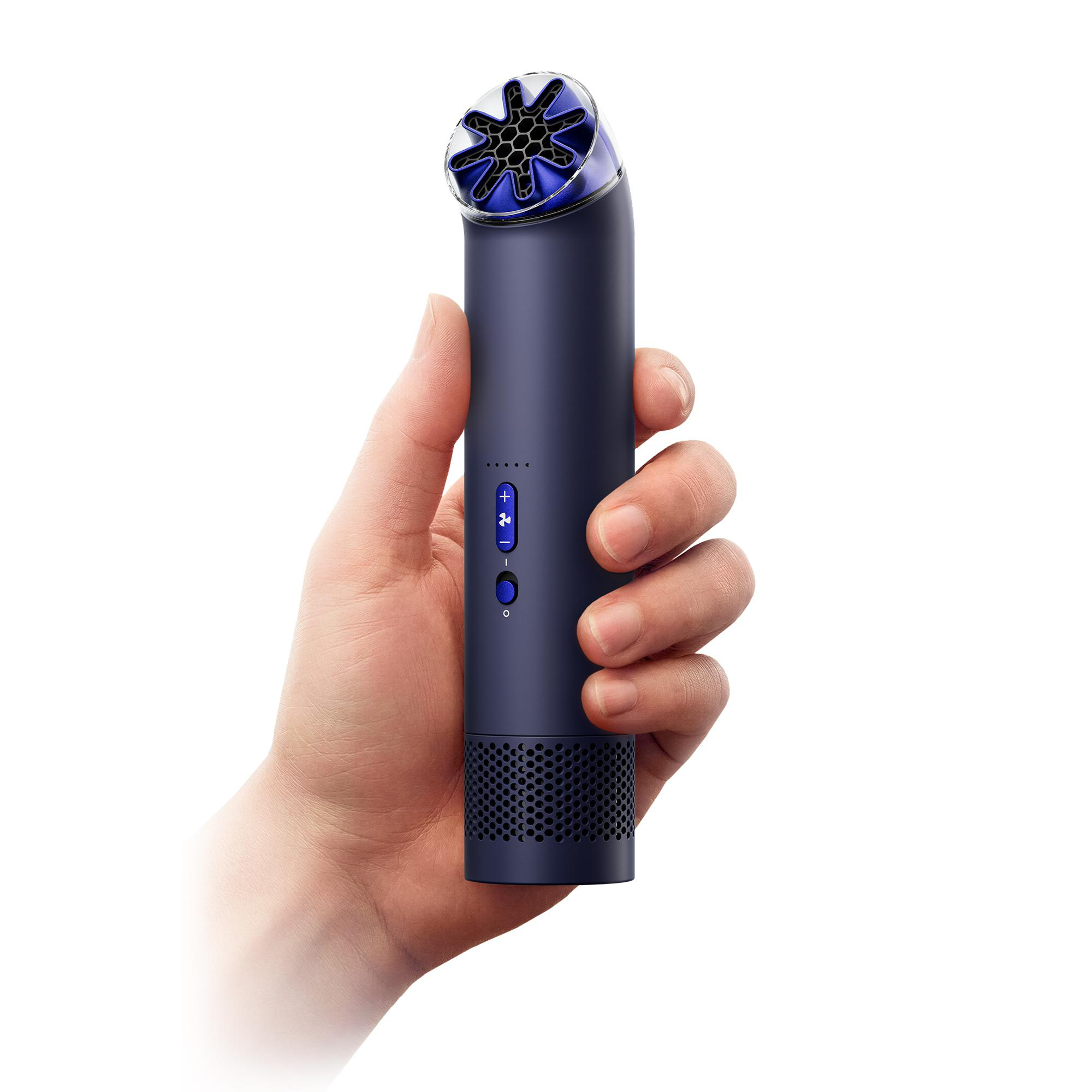 Eine Hand hält ein dunkelblaues Gerät mit einem Stern-förmigen Lufteinlass und Bedienelementen.