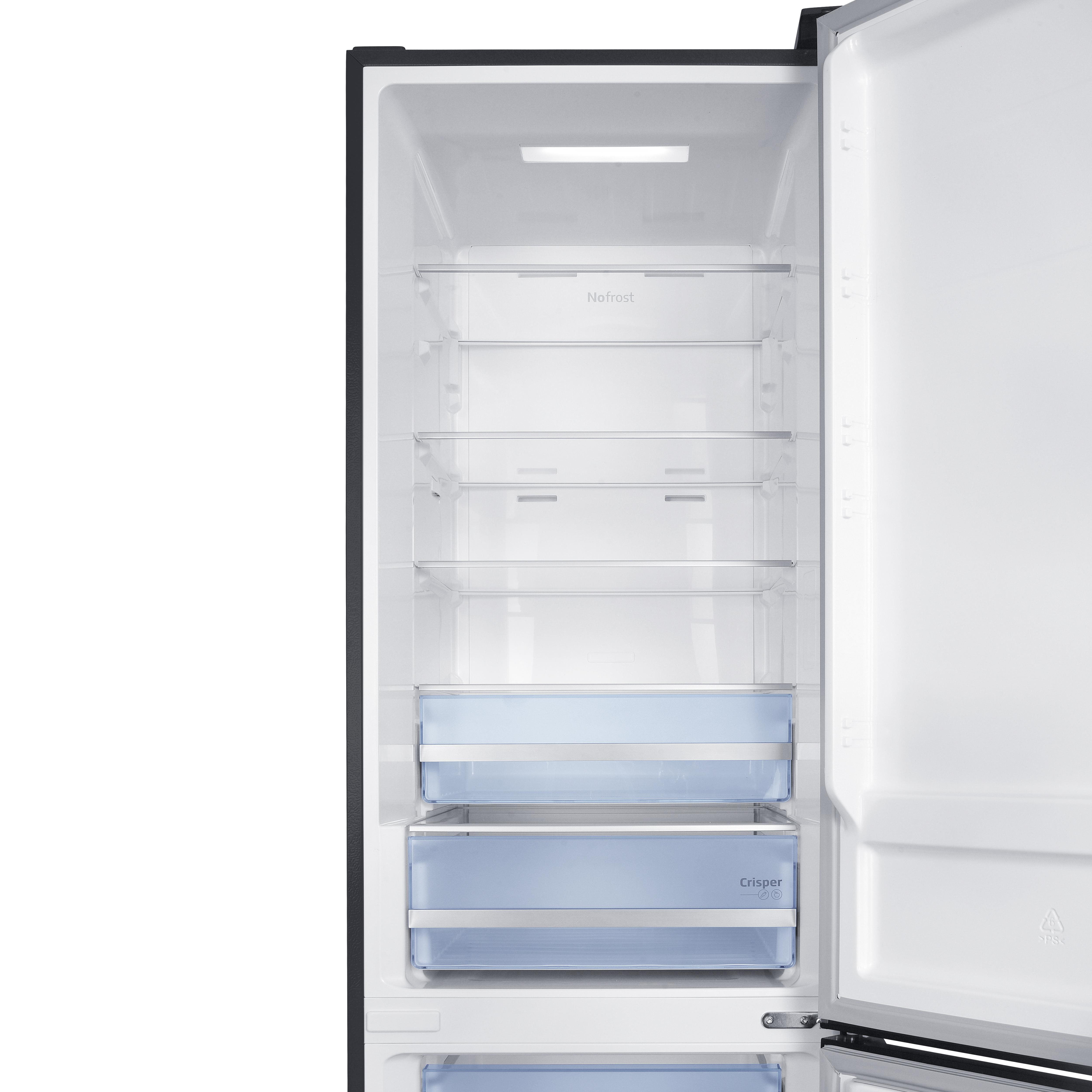 Ein leerer Kühlschrank mit Glasablagen und blauen Crisper-Schubladen.