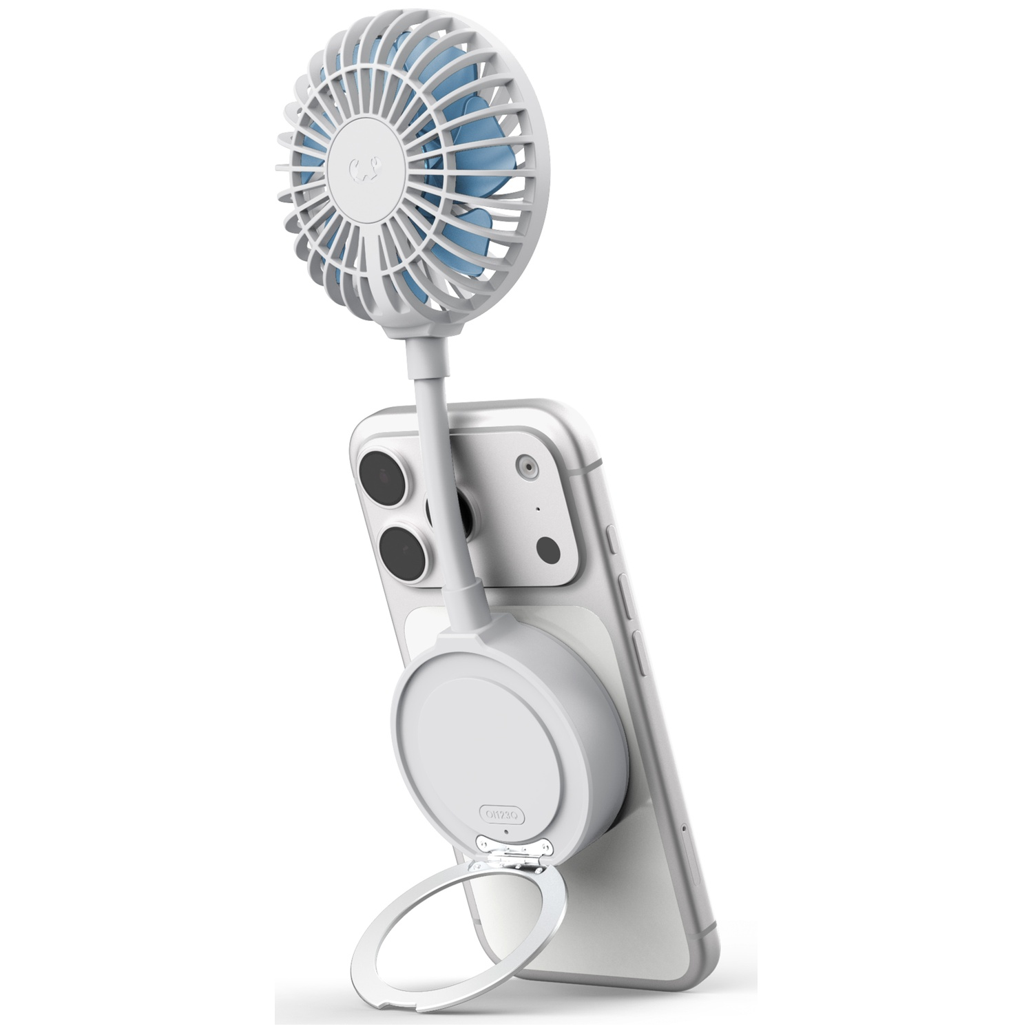 Een witte telefoonventilator met blauwe bladen bevestigd aan een zilveren telefoon.