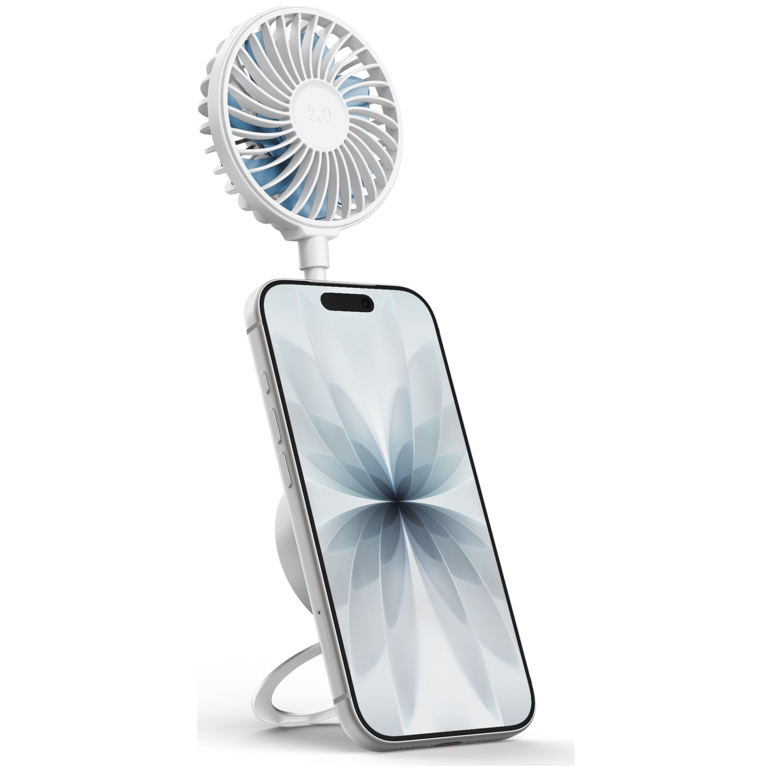 Een witte draagbare ventilator is bevestigd aan de bovenkant van een zilveren smartphone, die op een standaard staat.