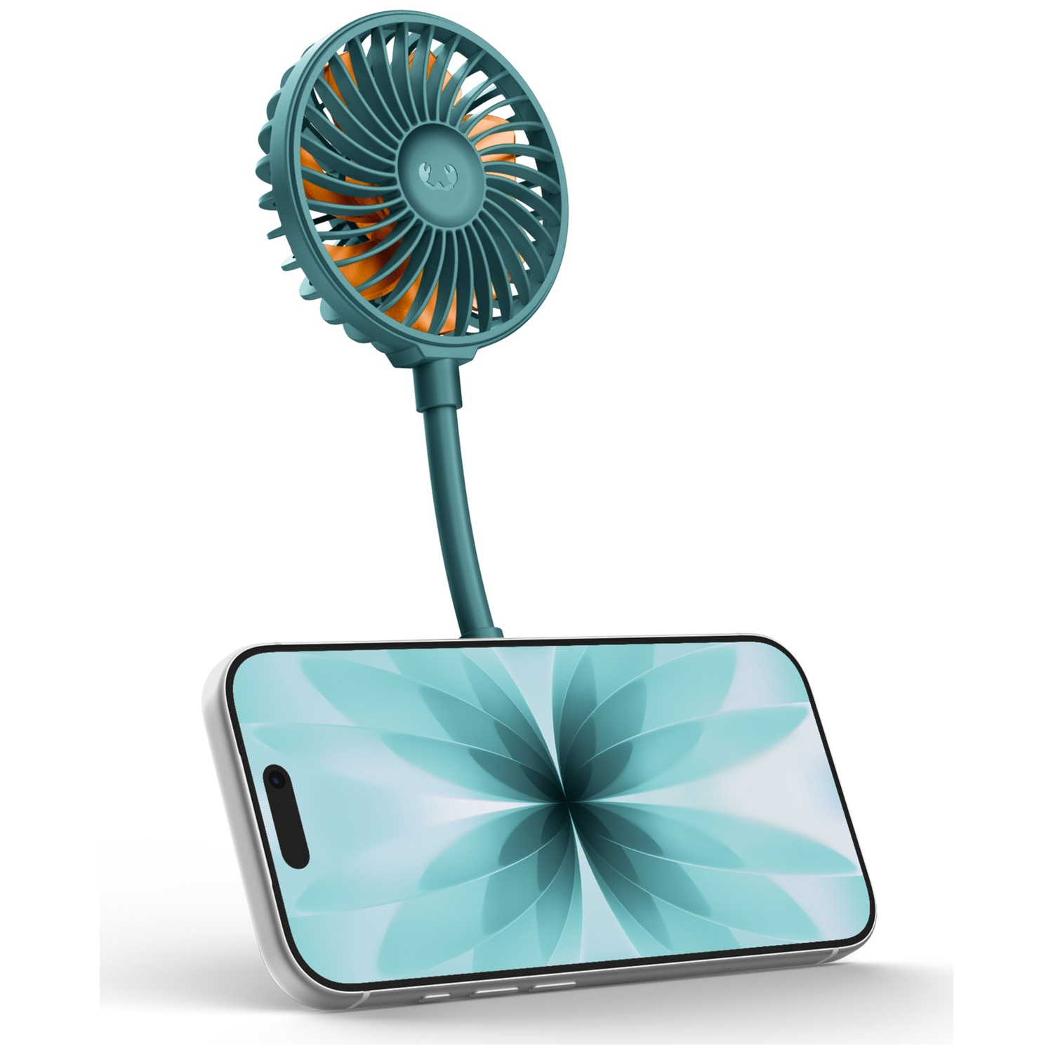 Een kleine turkooizen nekventilator met oranje bladen is bevestigd aan een smartphone.