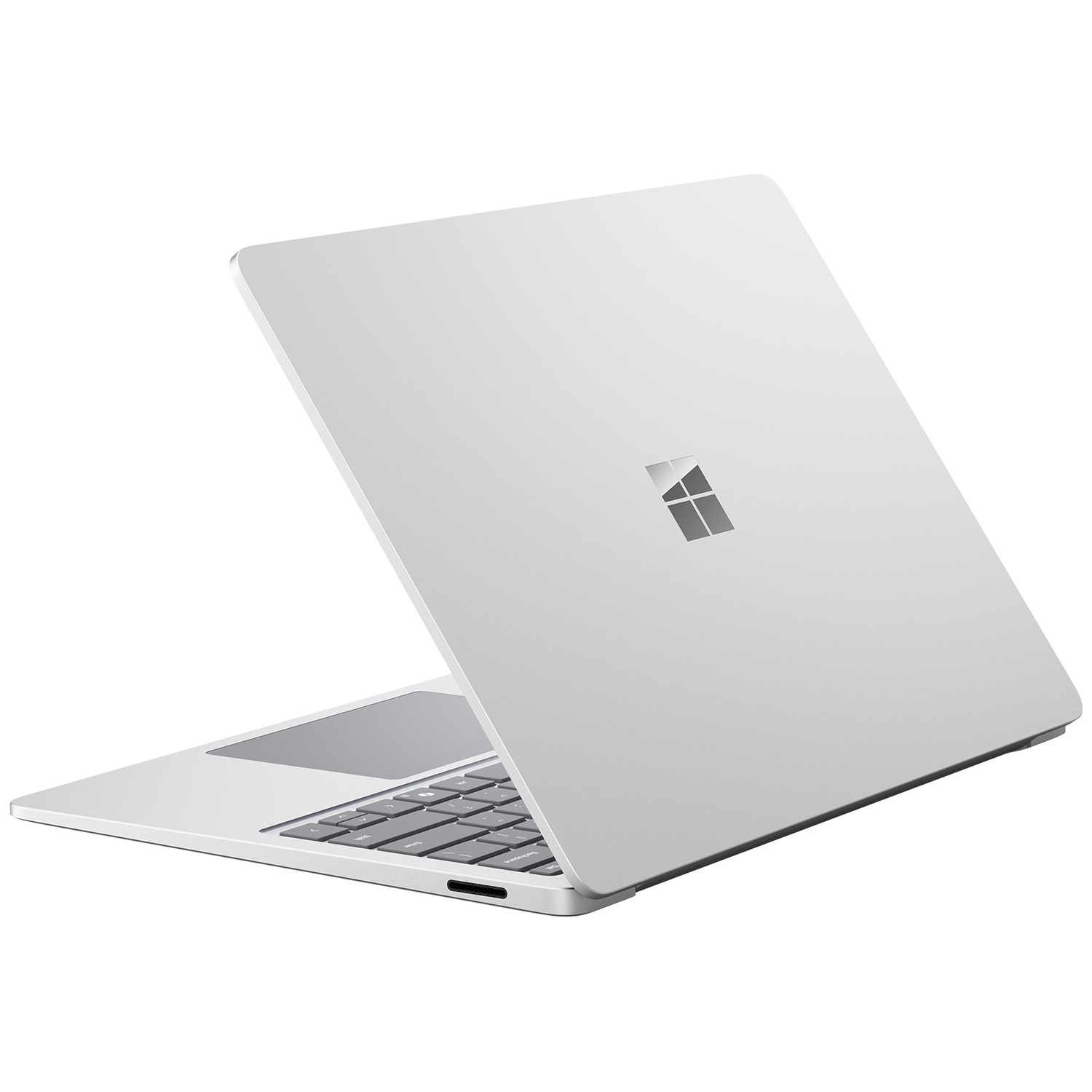 Een zilveren Microsoft Surface laptop wordt open getoond op een witte achtergrond.