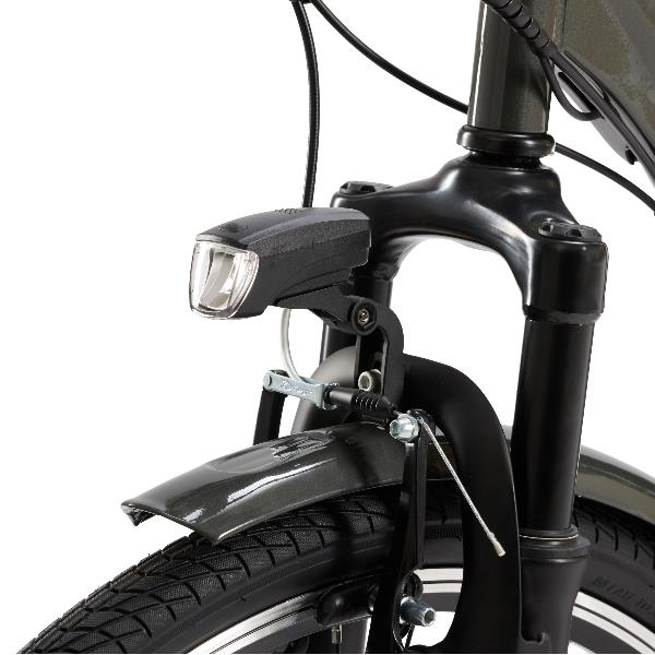 Vista frontal de una bicicleta oscura con luz, guardabarros y neumático.