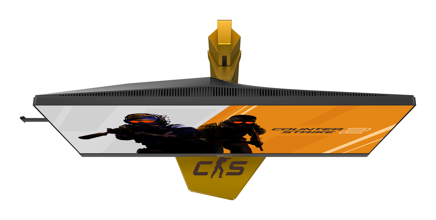 Un monitor temático de Counter-Strike 2, con jugadores y un soporte amarillo.