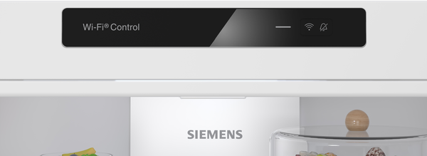 Eksik, Wi-Fi ve sessiz simgelerini gösteren Wi-Fi kontrollü Siemens buzdolabı.