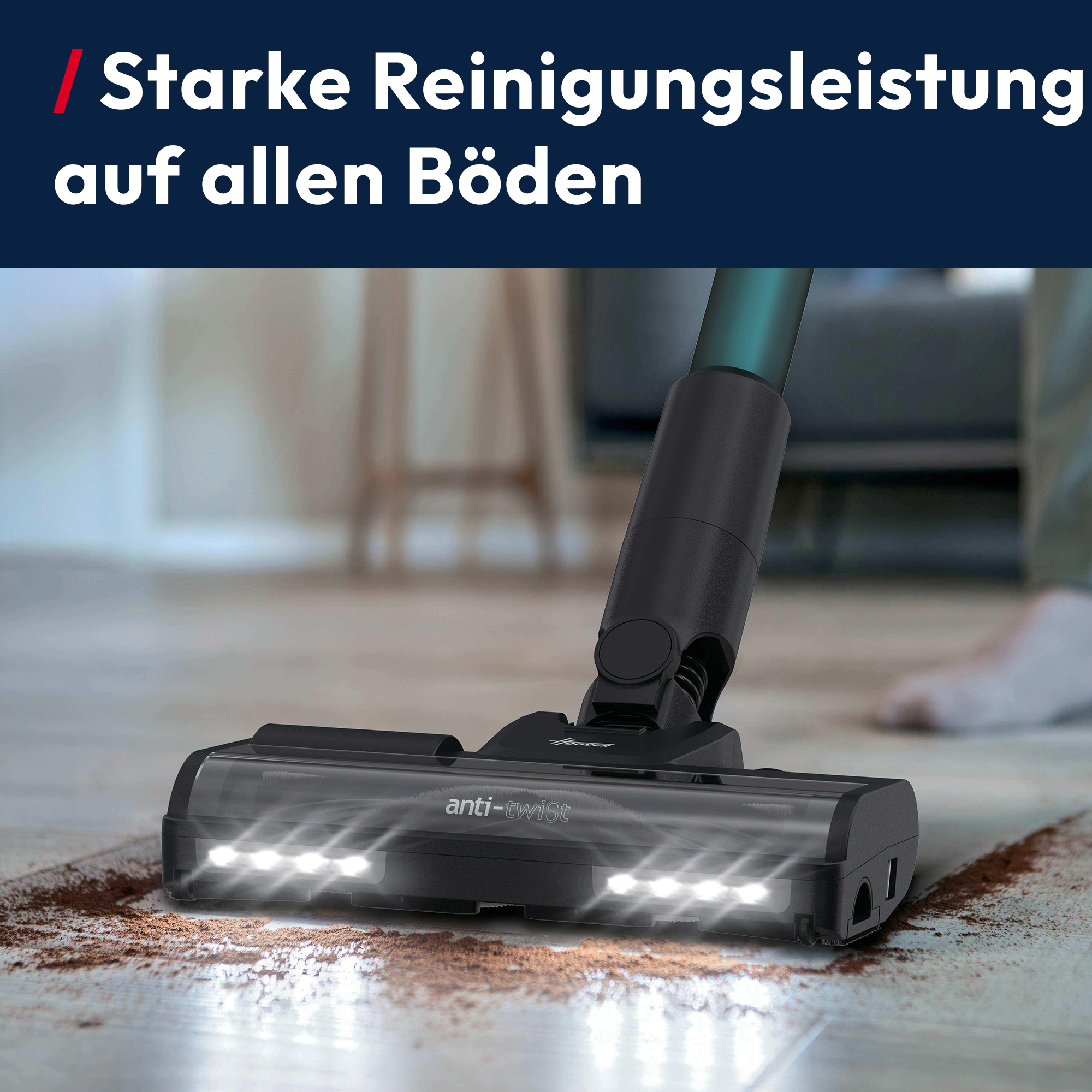 Staubsaugerbürste mit Lichtern reinigt Schmutz auf dem Boden.