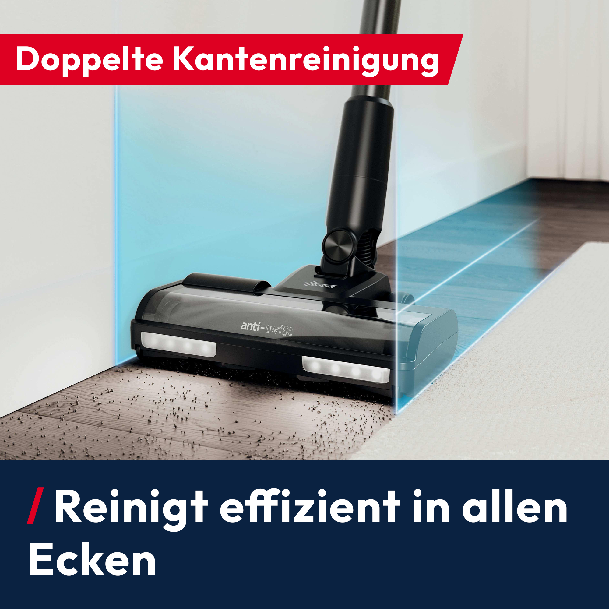 Schwarzer Staubsauger reinigt Ecken von Holzboden und Teppich.
