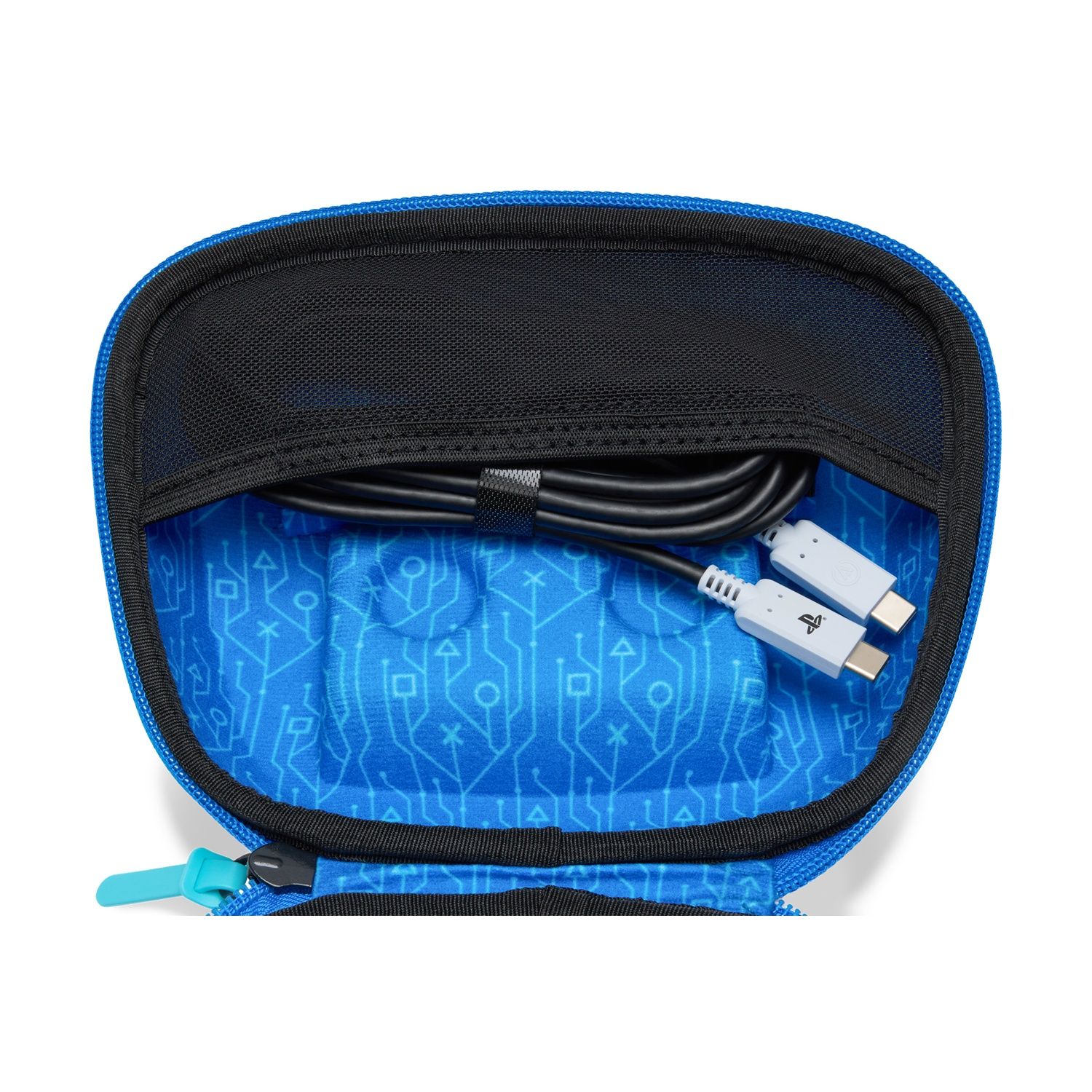 Interno blu della custodia con tasca in rete nera che tiene cavi neri con estremità USB-C bianche.