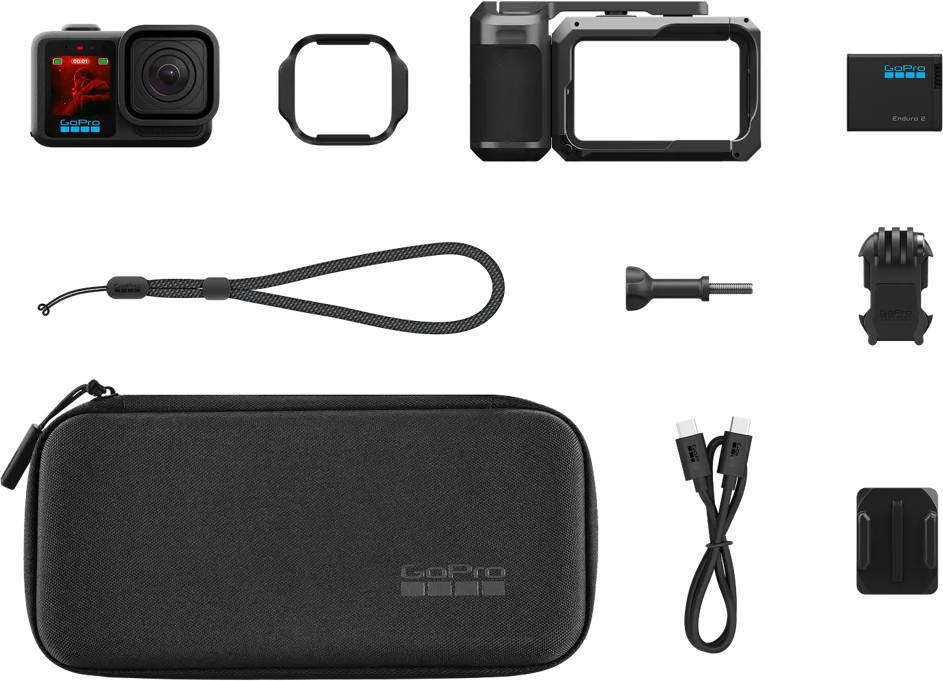 GoPro kamera és tartozékok: kamera, keret, akkumulátor, csuklópánt, tok, kábelek, tartó.