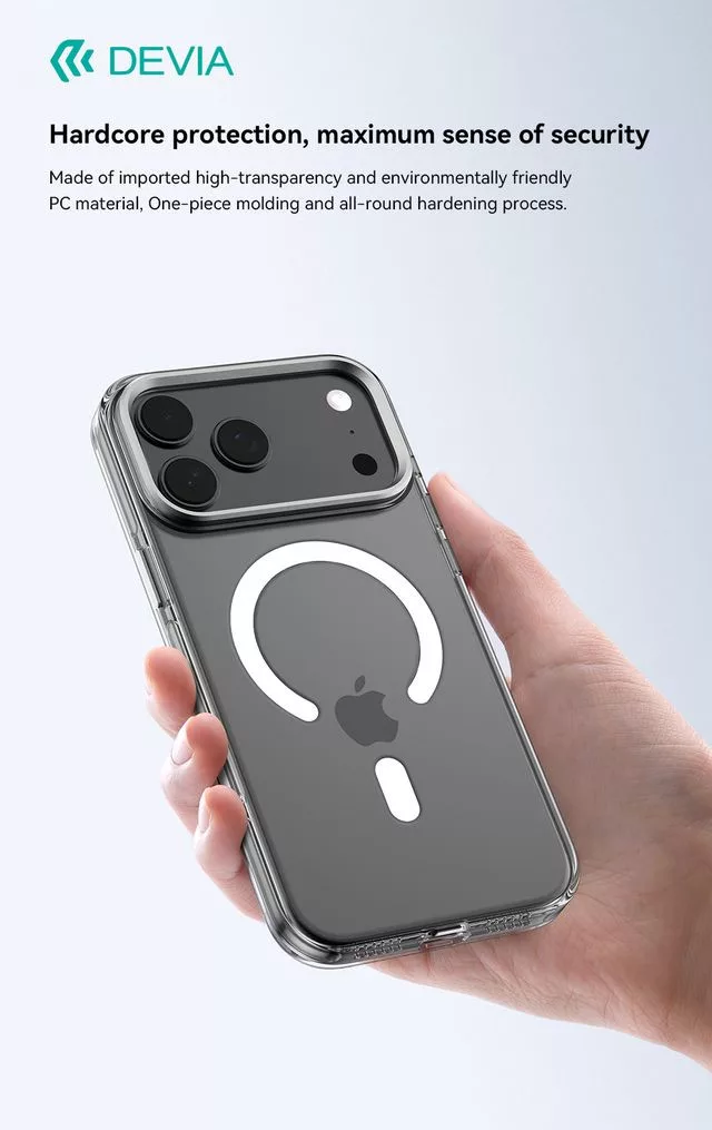 Egy kéz átlátszó telefontokot tart MagSafe gyűrűvel.