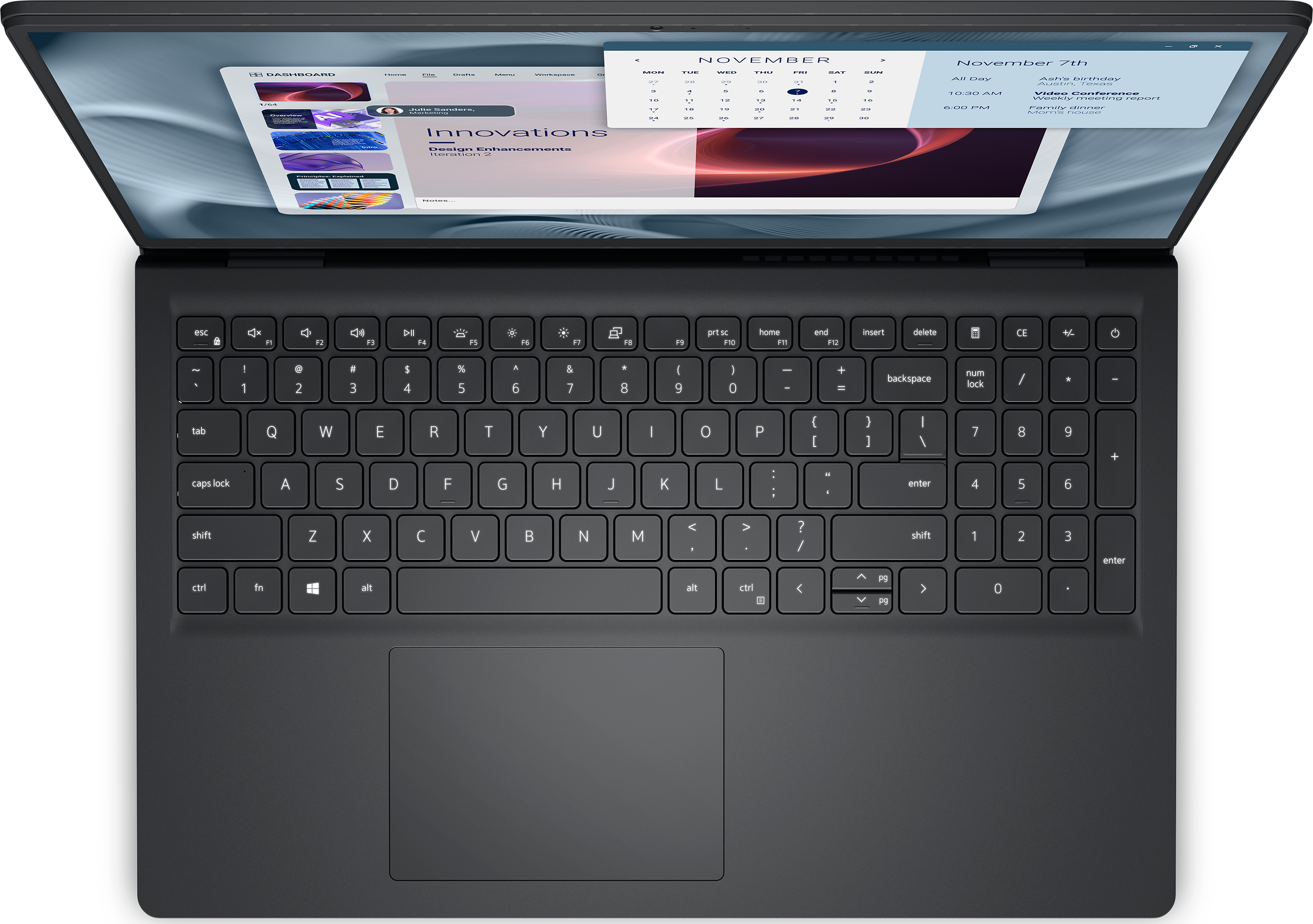 Egy nyitott laptopon „Innovációk” című előadás és egy naptár látható.