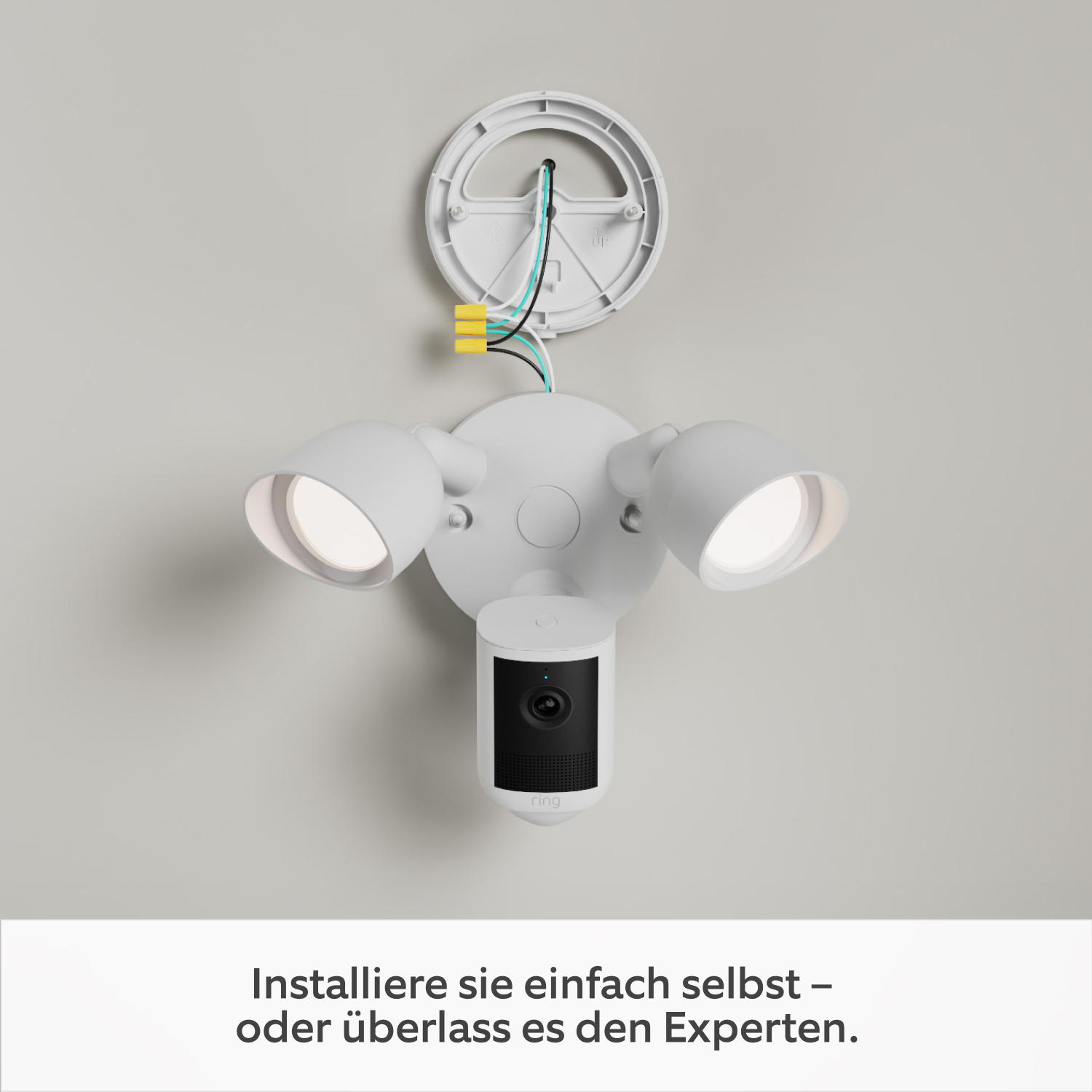 Weiße Ring Kamera-Flutlicht mit zwei Lichtern, an einer Wand montiert.