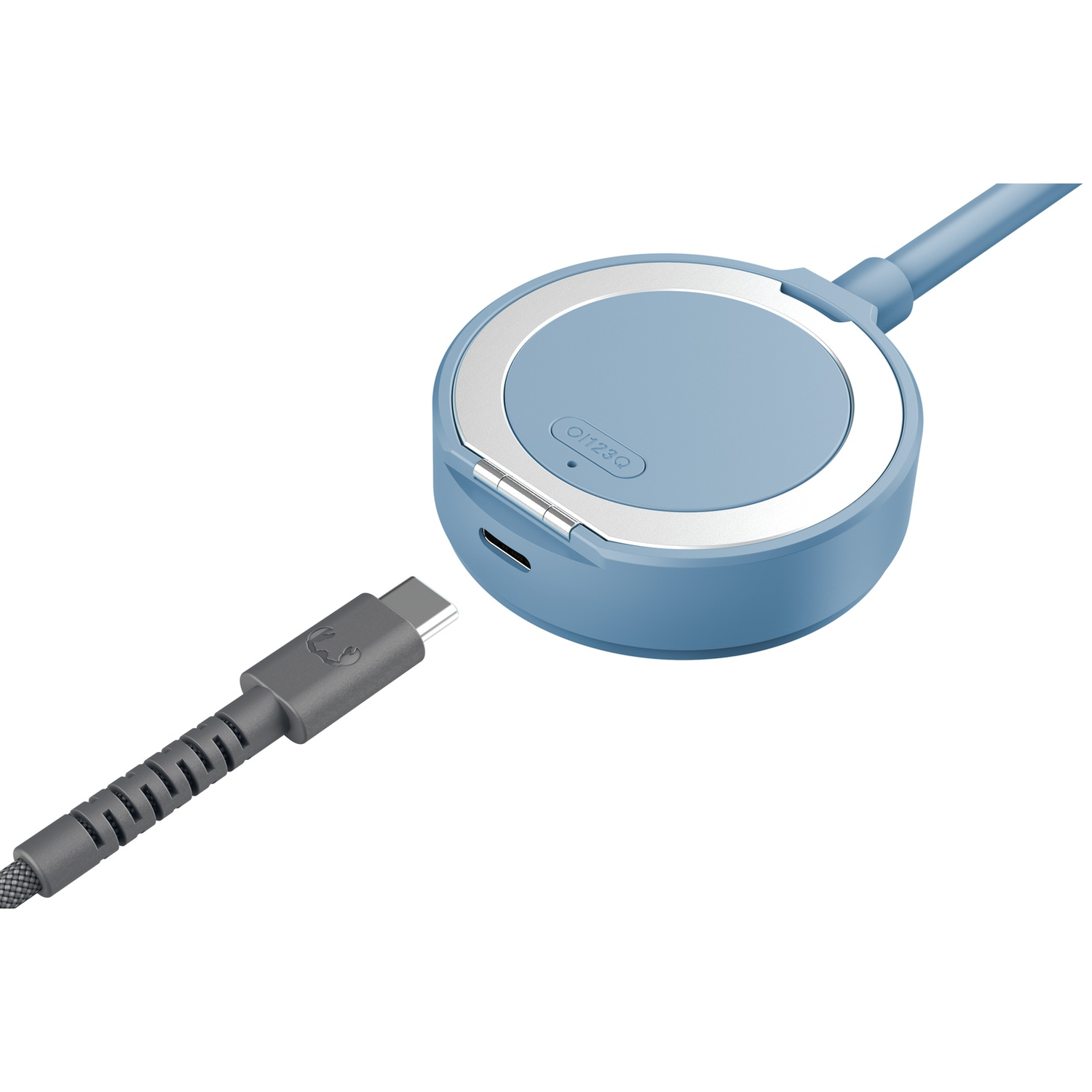 Een blauwe gadget met een USB-C kabel die bijna is aangesloten.