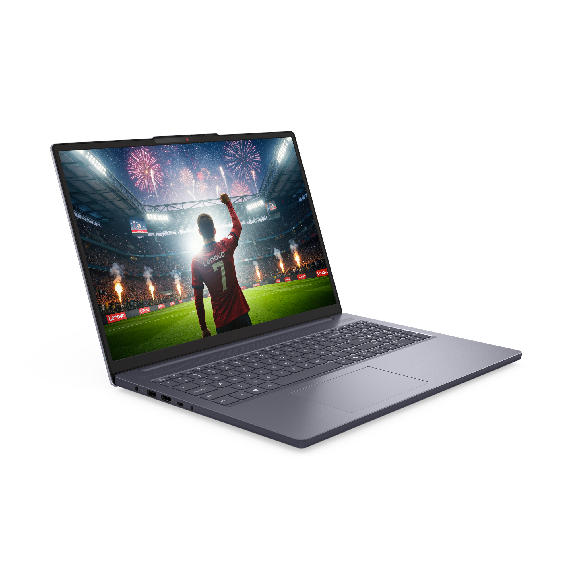 Ein Laptop zeigt ein fußballspiel mit feuerwerk im hintergrund.