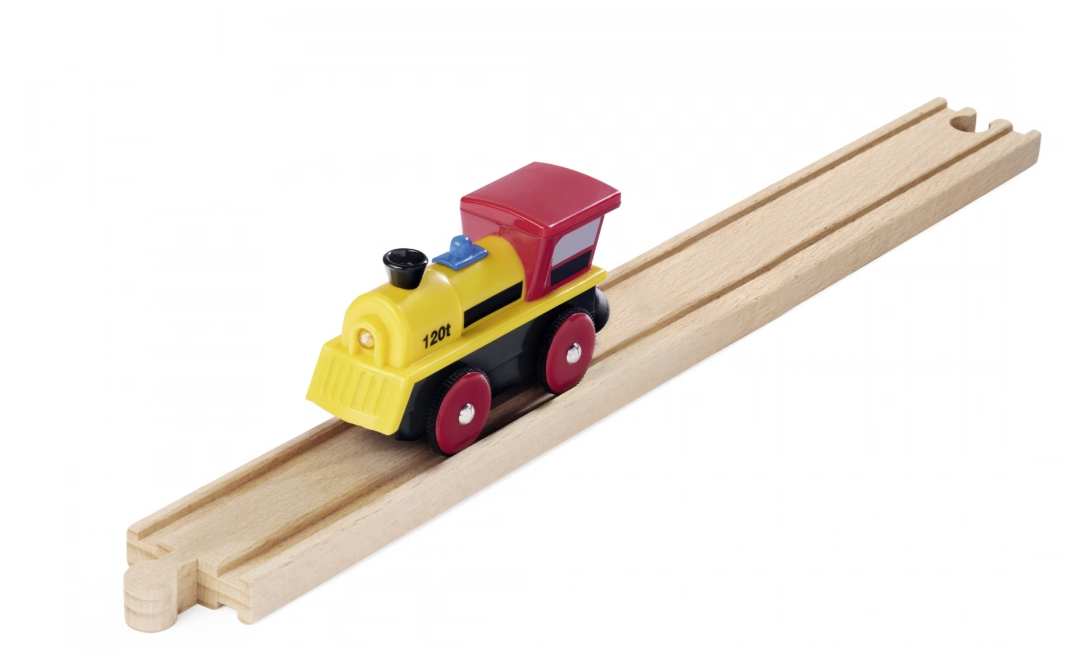 Gelber Spielzeugzug mit rotem Dach auf Holzgleisen.