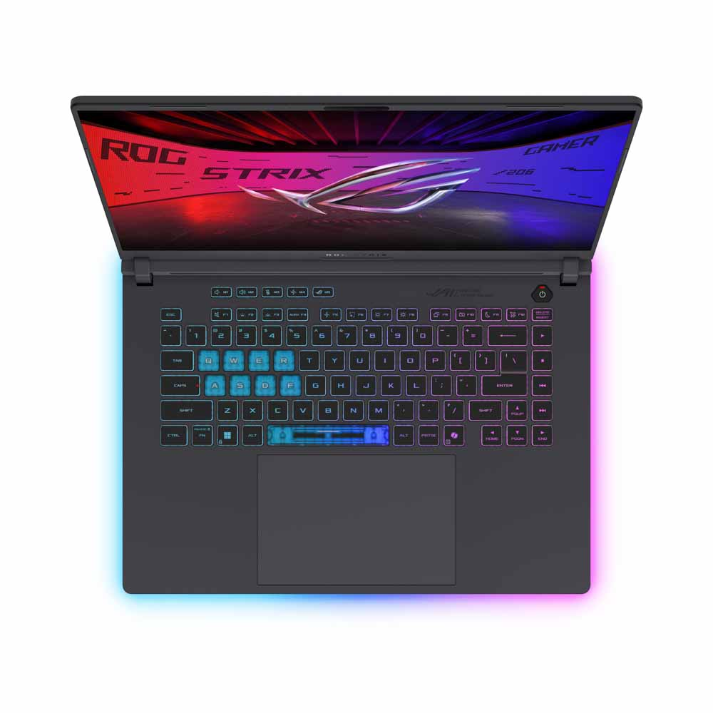 Arkadan aydınlatmalı klavyeli ve ekranda ROG Strix logosu bulunan açık dizüstü bilgisayar.