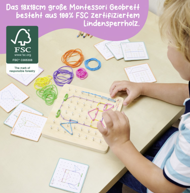 Ein Kind spielt mit einem Montessori Geobrett und bunten Gummibändern.