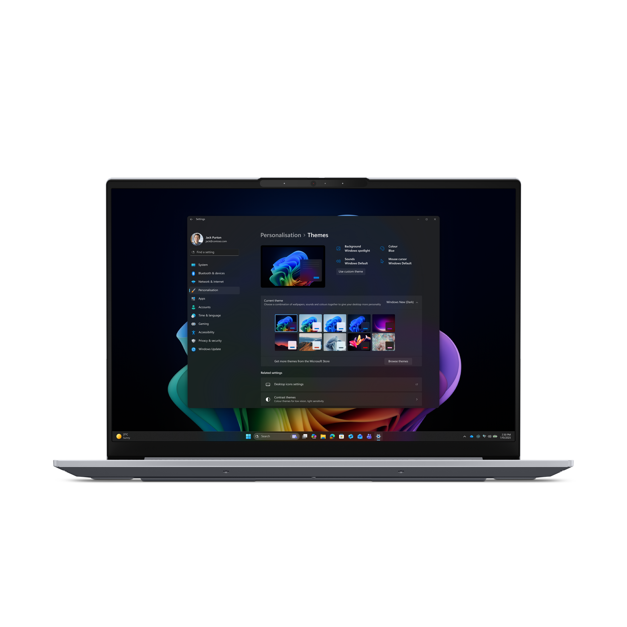 Ein Laptop zeigt die Windows-Einstellungen mit dem Thema Personalisierung.