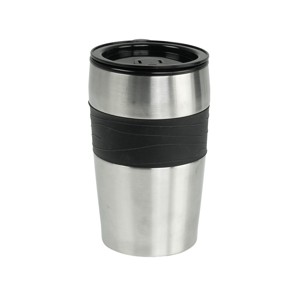 Una taza de viaje plateada con tapa negra y banda de agarre negra.